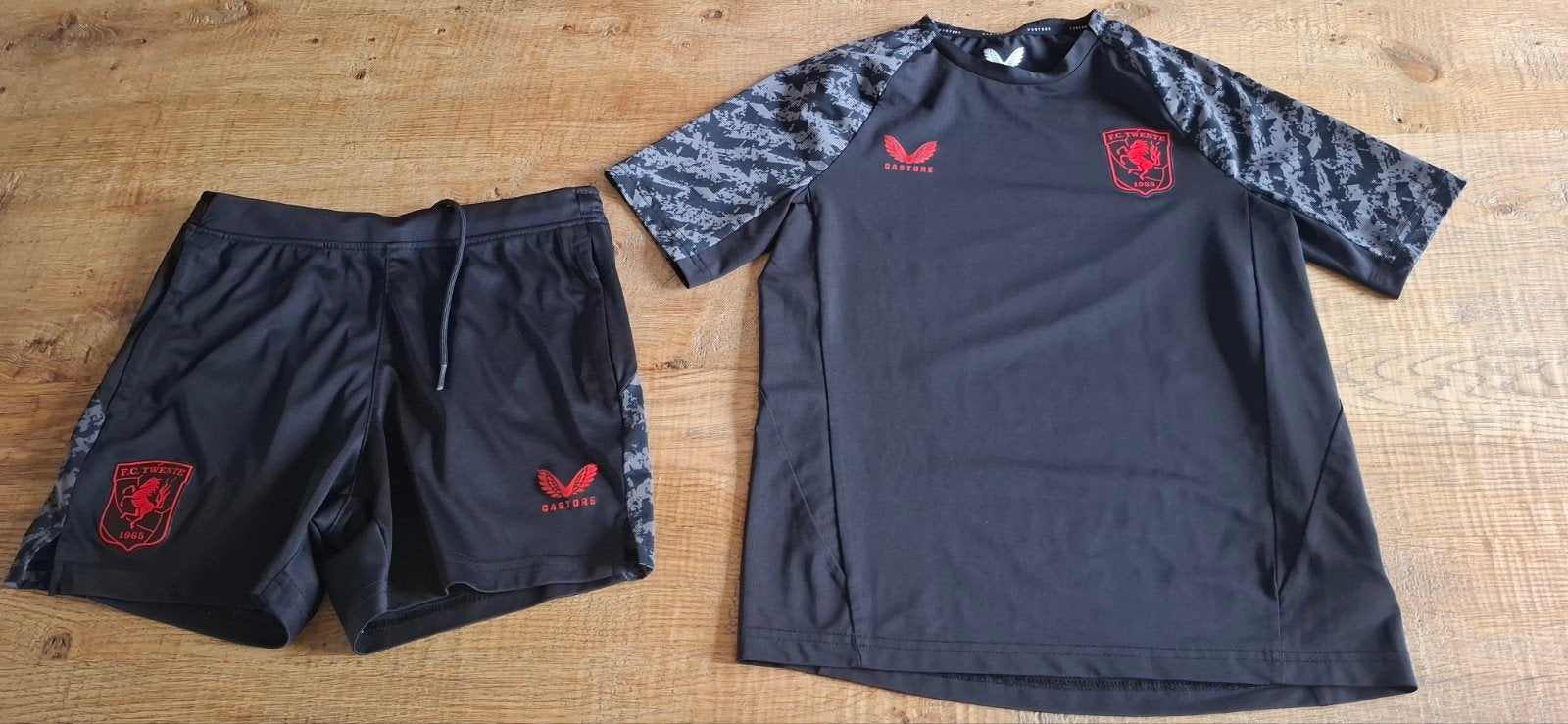 FC Twente voetbaltenue zwart maat 146, Maat XS of kleiner, Ophalen of Verzenden, Zo goed als nieuw, Shirt