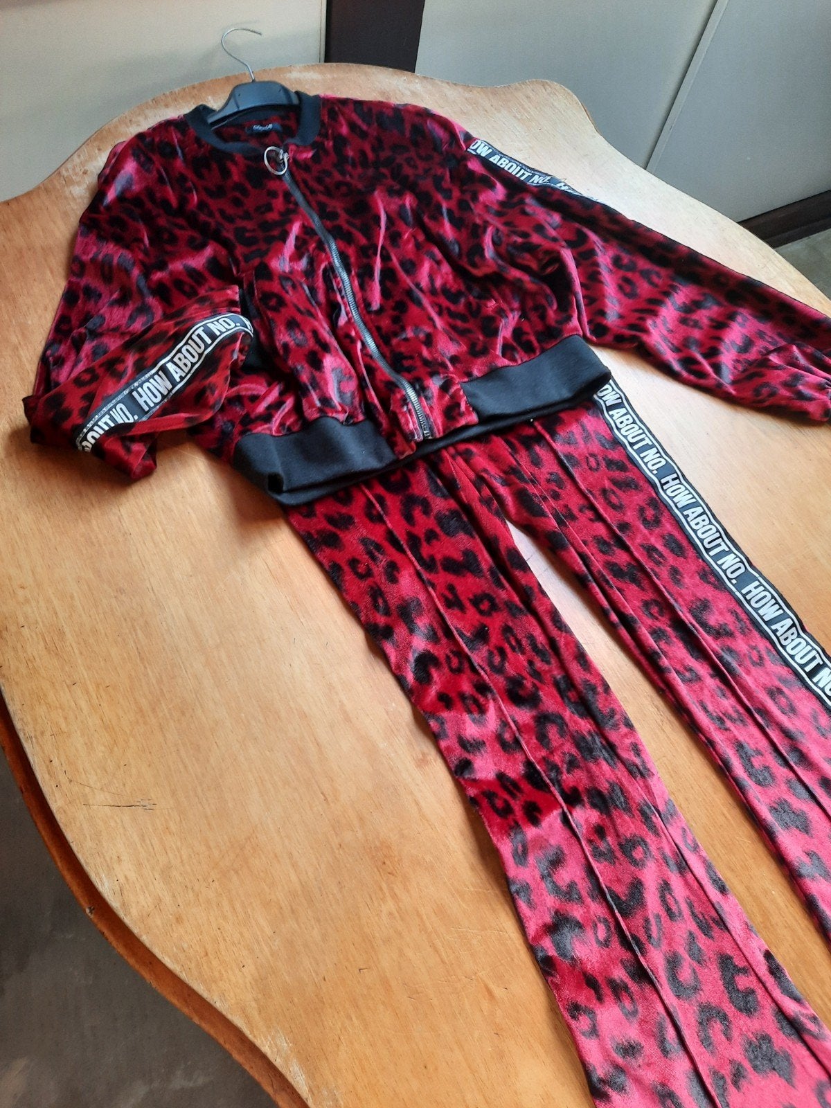 Rood luipaardprint trainingspak, Rood, Ophalen, Maat 38/40 (M), Onbekend