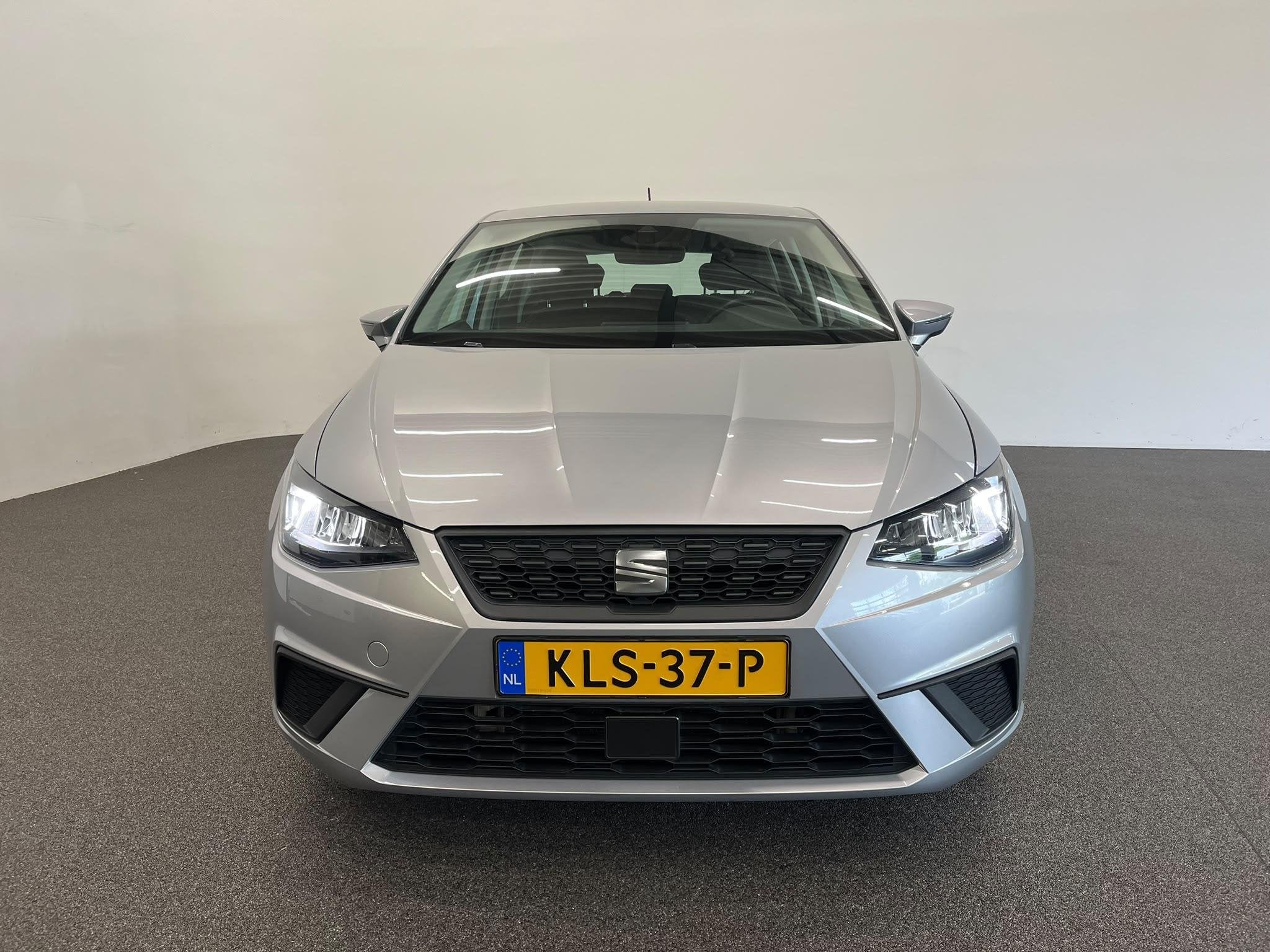 SEAT Ibiza 1.0 TSI 110 pk DSG Urban Silver Full LED Navi 9,2, Stof, Gebruikt, Ibiza, Bedrijf