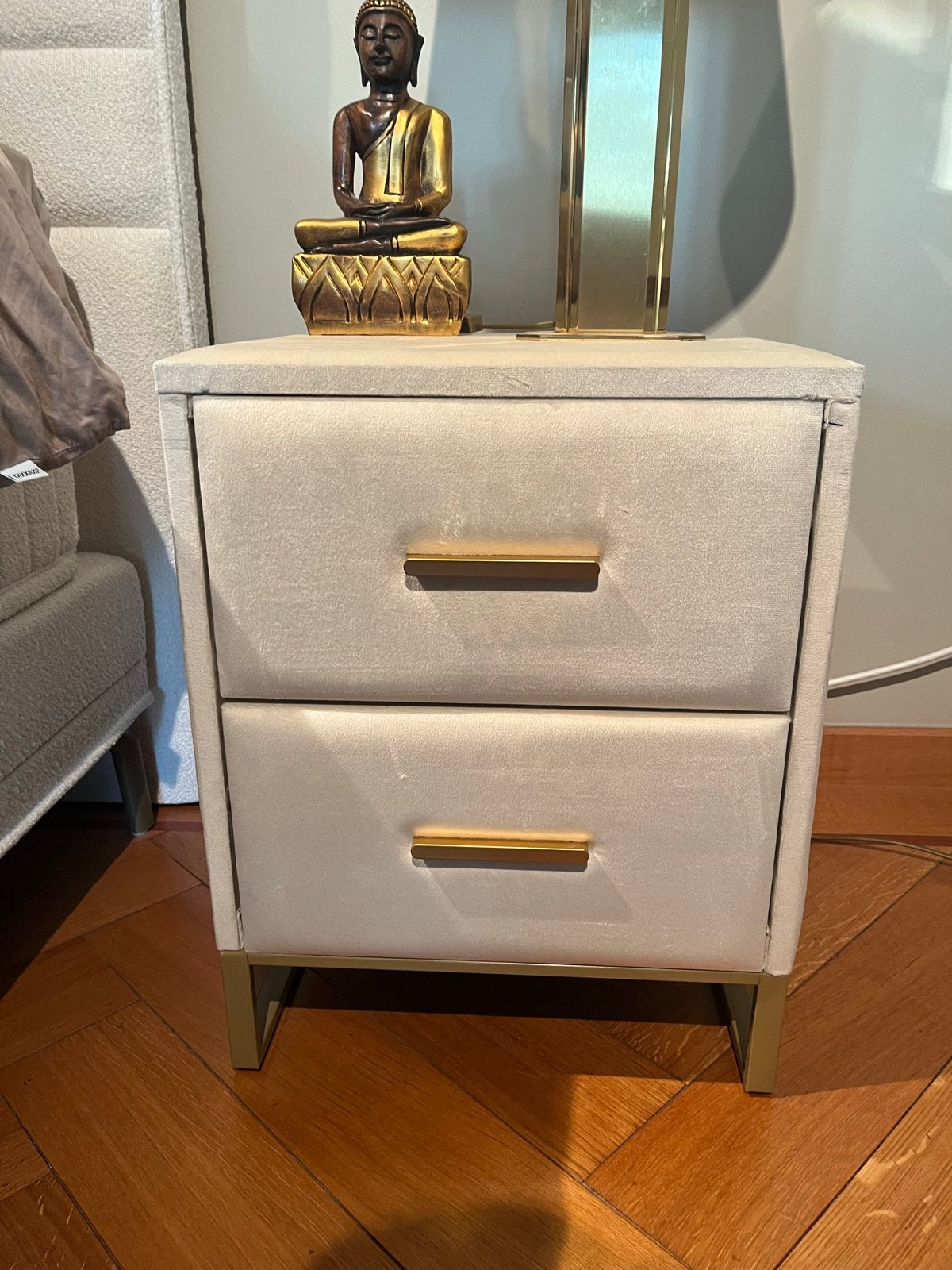 Nachtkastje met 2 lades - Beige fluweel en goud, Ophalen, Overige materialen, Minder dan 45 cm, Zo goed als nieuw