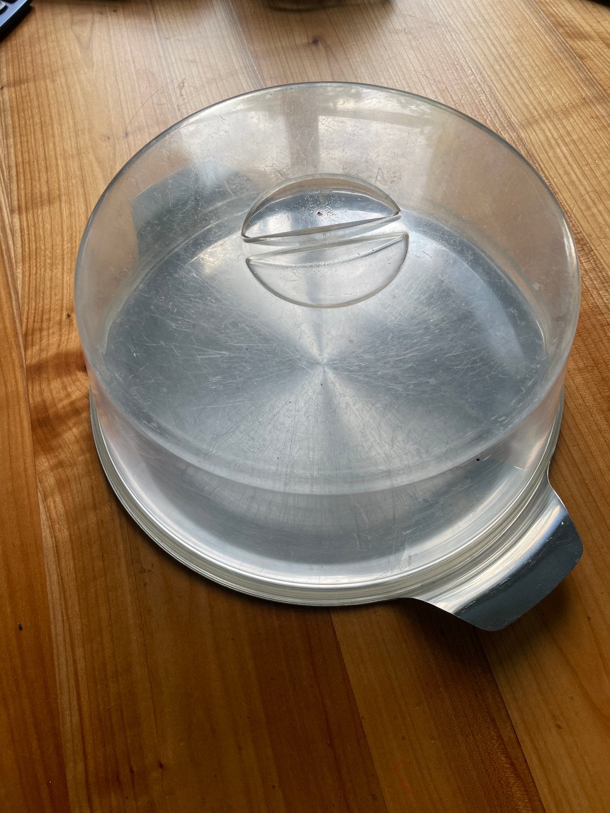 Metalen taartplateau met kunststof deksel, Zilver, Ophalen of Verzenden, Metaal, Overige merken