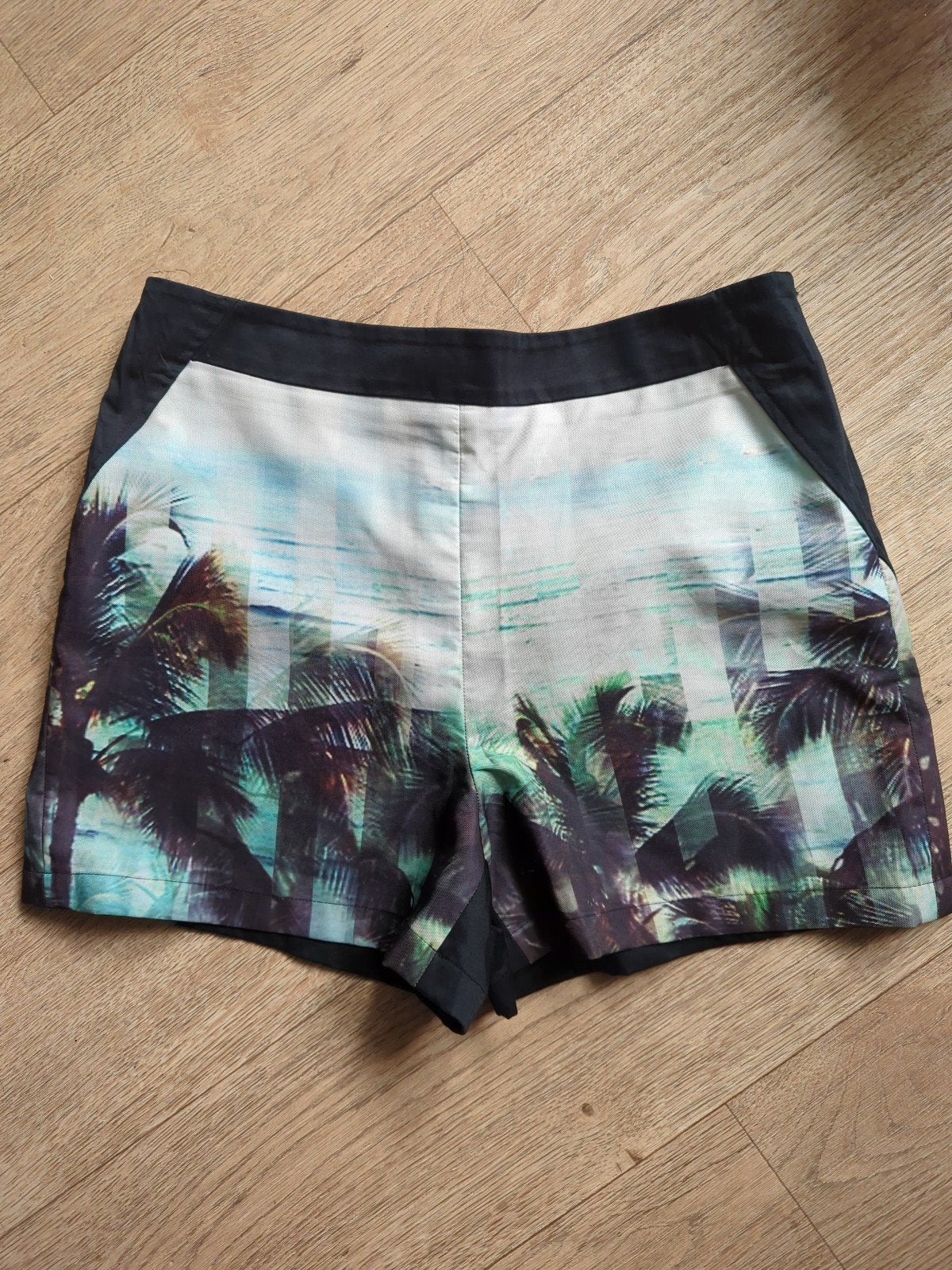 Ted Baker Korte Broek Maat 34 met Bedrukte Voorkant, Kleding | Dames, Kort, Zwart, Ophalen of Verzenden, Maat 34 (XS) of kleiner