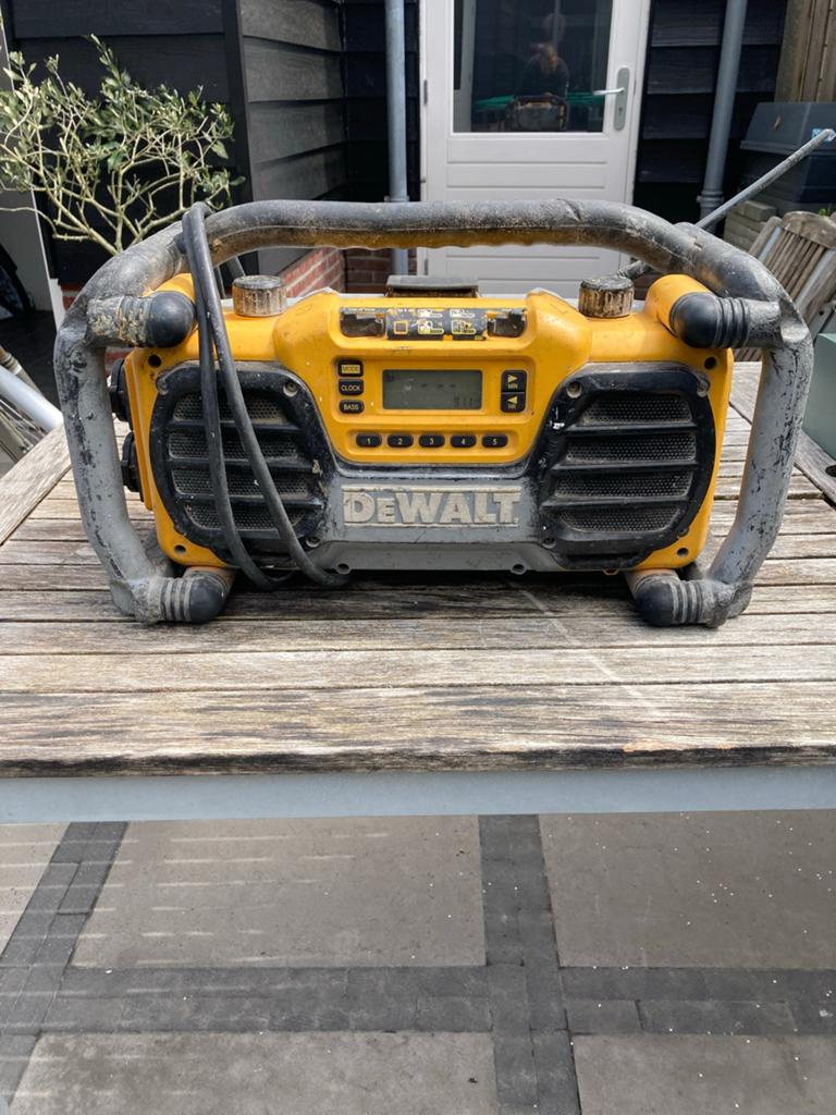 Dewalt bouwradio met accu - Werkt nog prima!, Ophalen, Gebruikt, Bouwradio