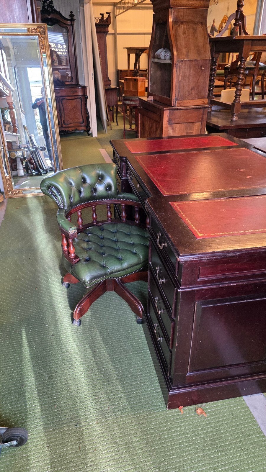 Mahonie  Chesterfield bureau met stoel, Ophalen