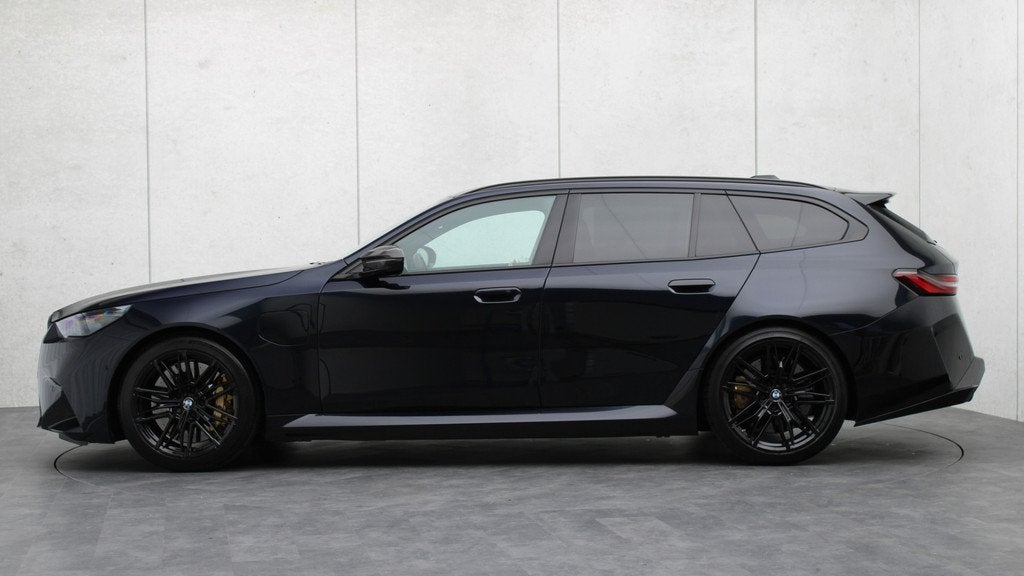 BMW M5 Touring | M Drivers Package | Akrapovic | Stoelventil, 12 maanden, Gebruikt, 4395 cc, Zwart
