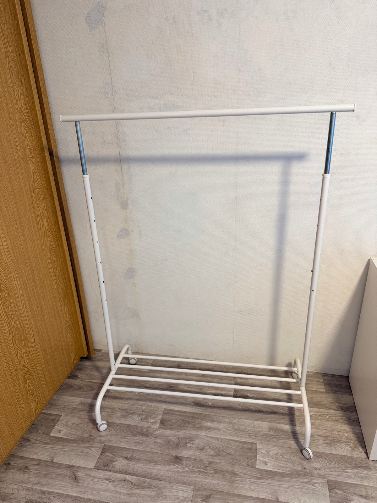 Ikea kledingrek wit met wielen, Ophalen, Met wielen, Zo goed als nieuw