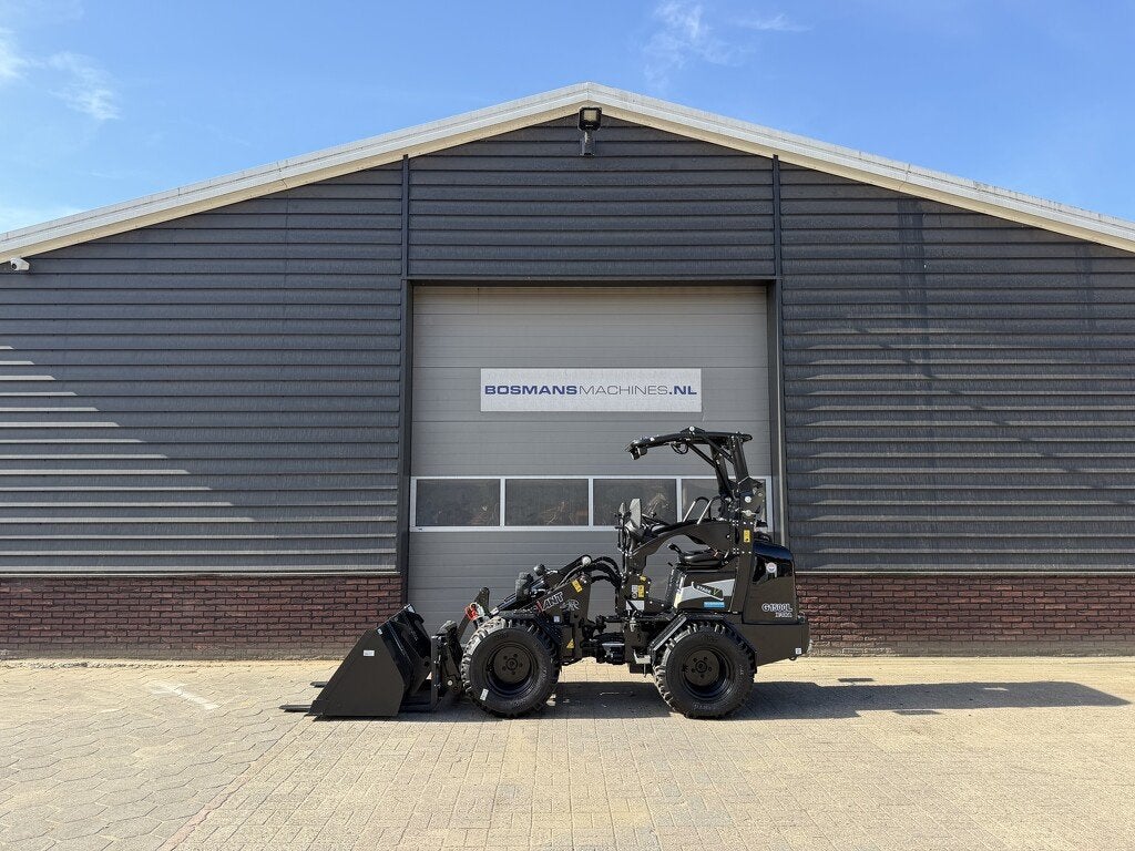 Giant G1500L X-tra minishovel BLACK edition ! Met zeer veel, Zakelijke goederen, Tobroco, Info@tobroco.nl, Sprendlingenstraat 57
5061 KM  Oisterwijk