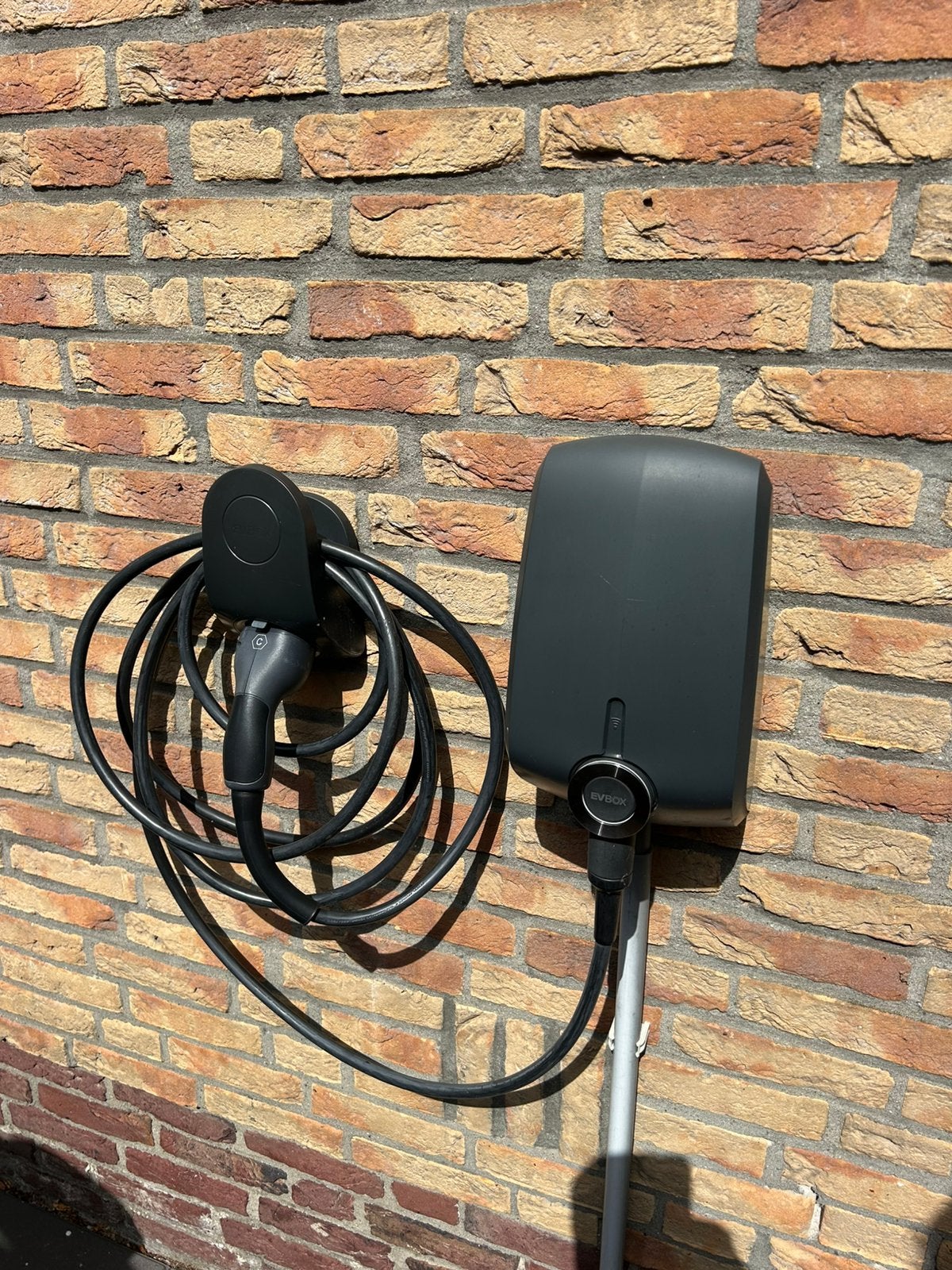 EV-box Laadpaal met vaste laadkabel, Ophalen, Zo goed als nieuw, Laadpaal
