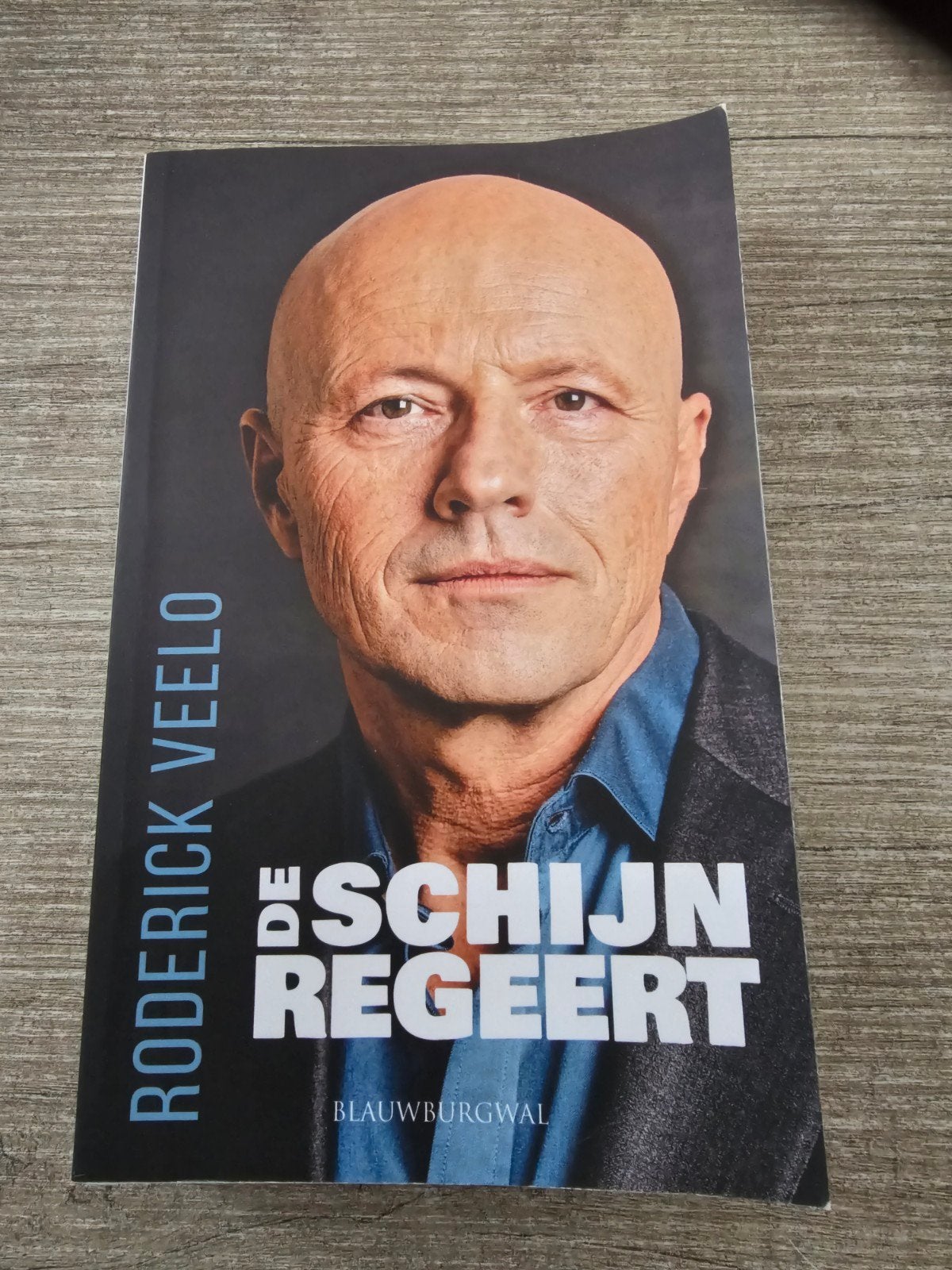 De Schijn Regeert - Roderick Veelo (Blauwburgwal), Ophalen of Verzenden, Gelezen, Roderick Veelo