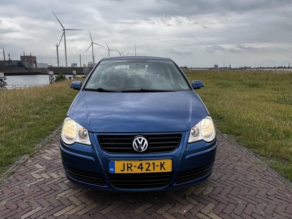 Volkswagen Polo 1.4-16V AIRCO|5-DRS|NW APK, Auto's, Volkswagen, Voorwielaandrijving, Zwart, 4 cilinders, Blauw
