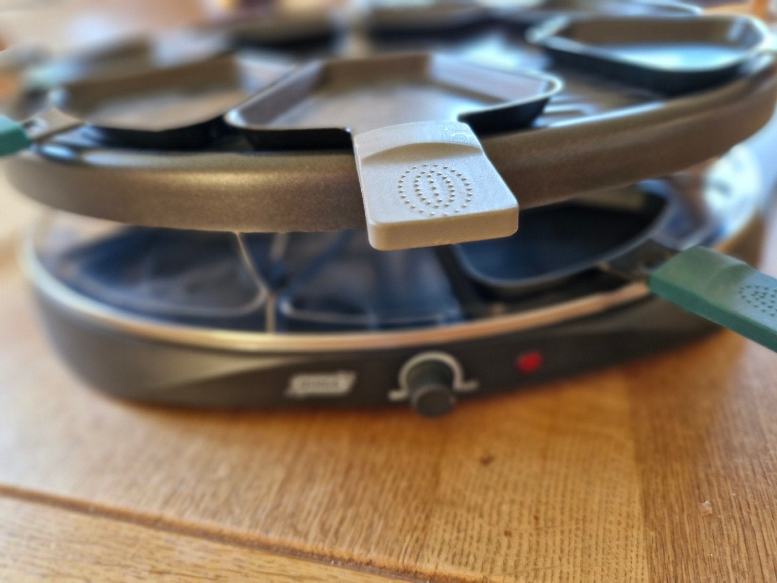 Quigg Gourmetstel Raclette - Nooit gebruikt, 8 pannetjes, Ophalen of Verzenden, Zo goed als nieuw, 8 personen of meer