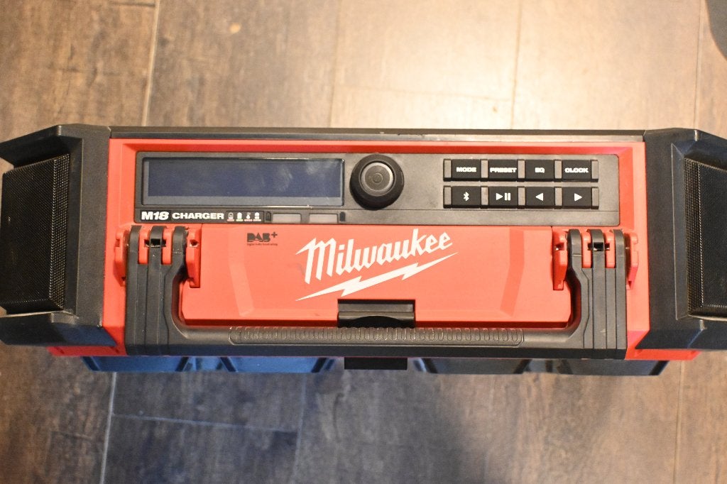 Milwaukee M18 PRCDAB+ bouwradio met oplader, Gebruikt, Info@milwaukeetool.eu, 13135 W. Lisbon Rd., Brookfield, WI 53005, USA, Ophalen of Verzenden