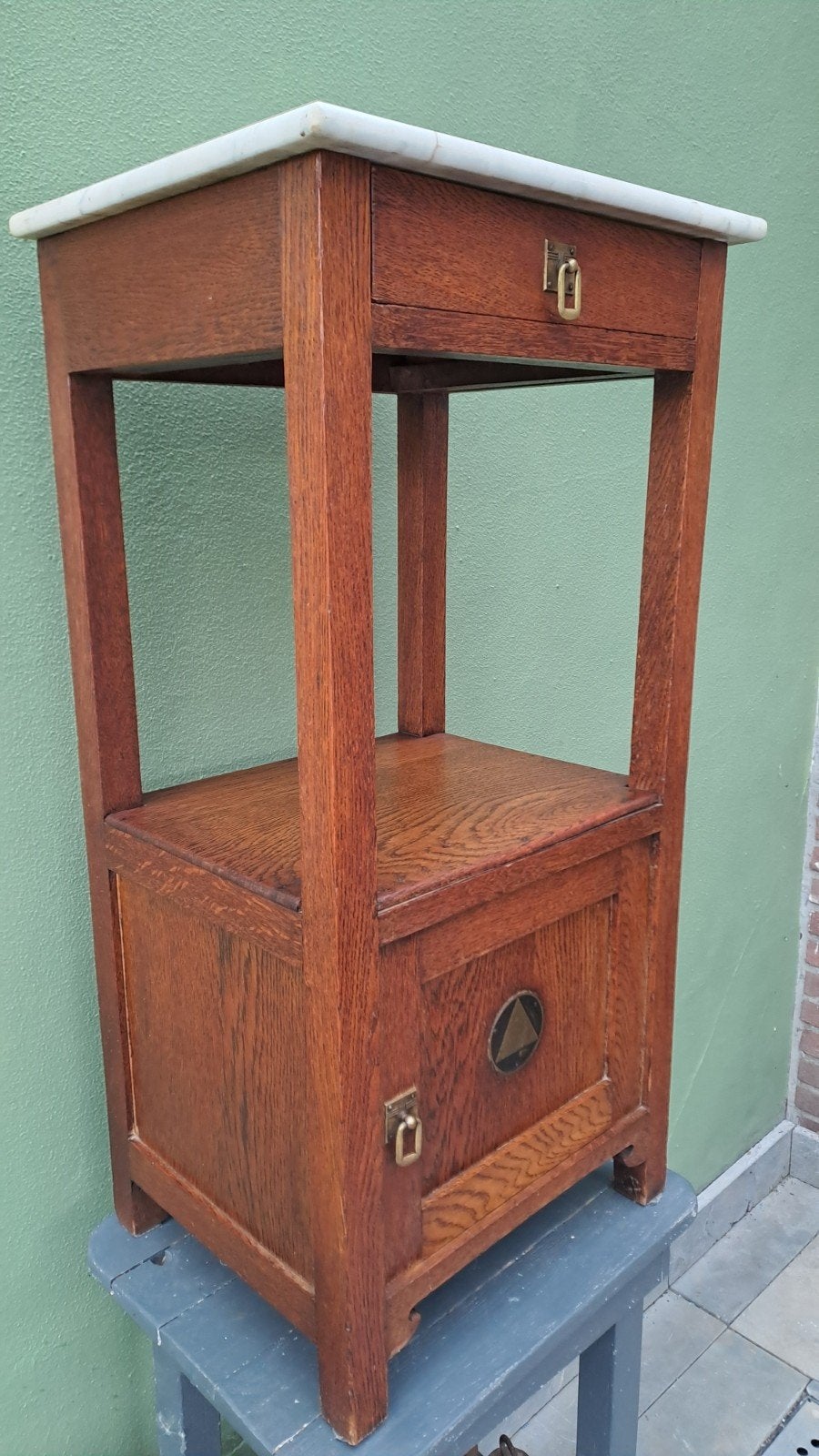 Antiek eikenhouten nachtkastje met marmeren blad 85 cm, Ophalen