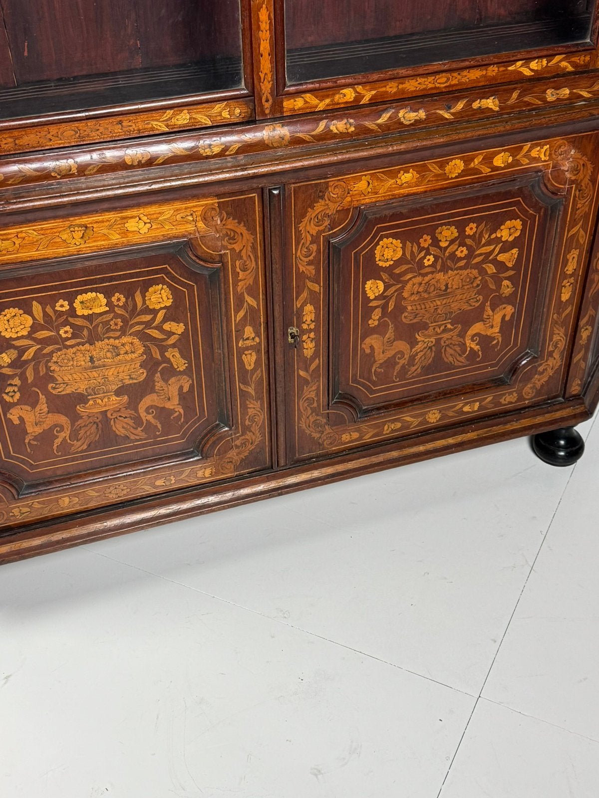 Hollands Marqueterie kabinet, Ophalen