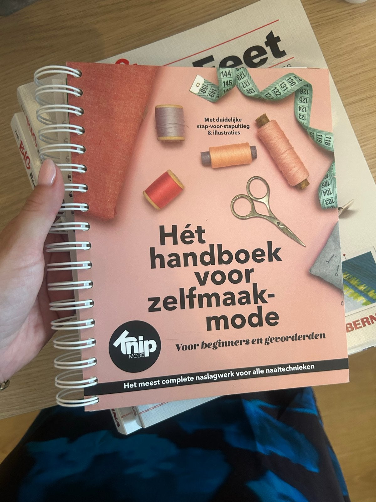 Hét handboek voor zelfmaakmode - Knipmode, Boeken, Literatuur, Zo goed als nieuw, Nederland, Ophalen