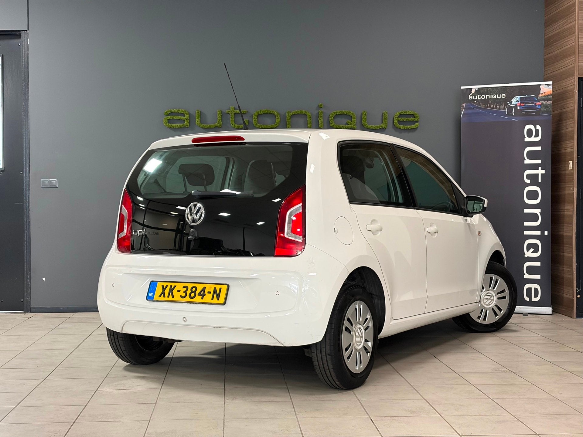 Foto 8 van Volkswagen Up! 1.0 high up! automaat airco/cruise
