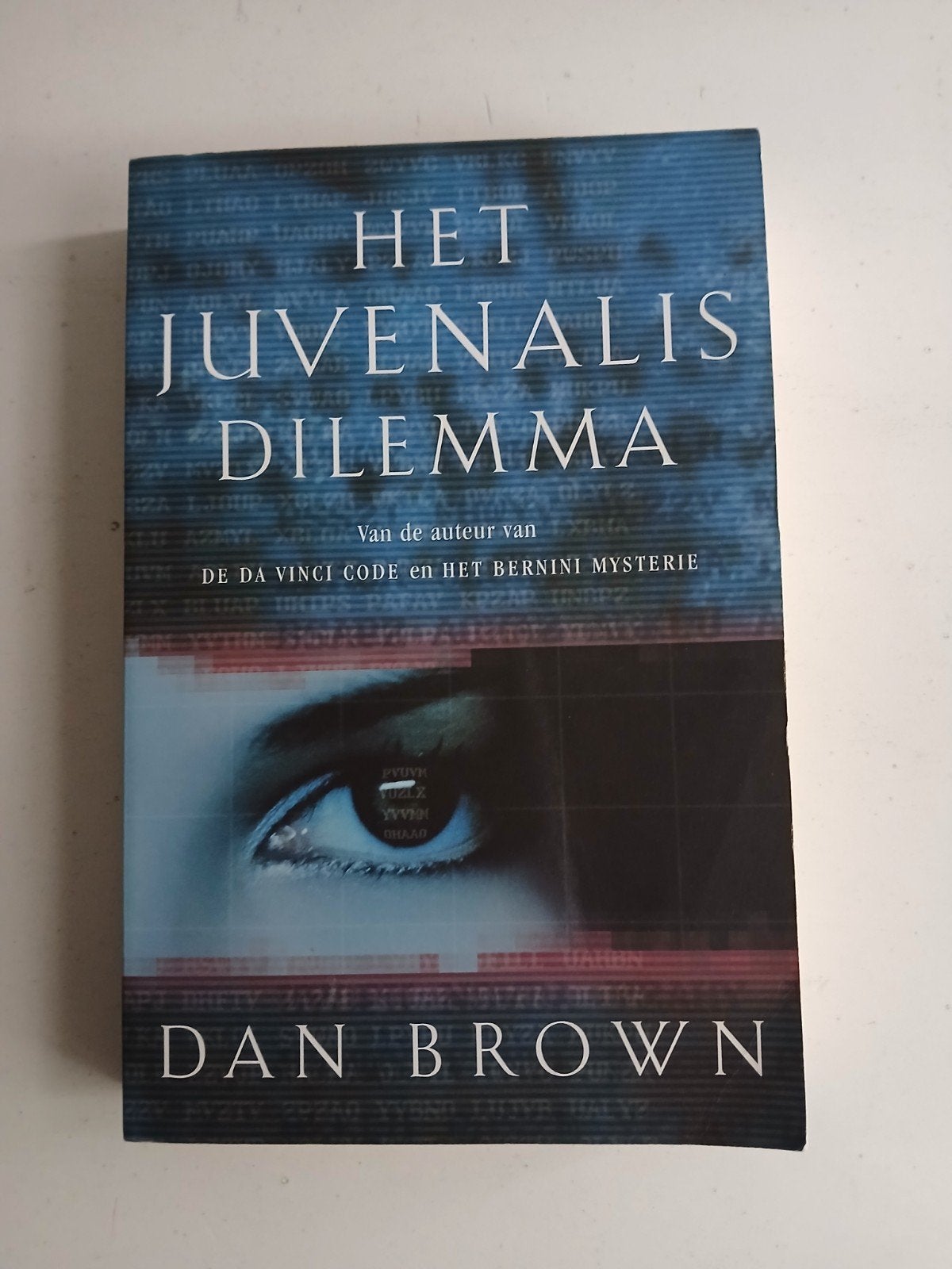 Het Juvenalis Dilemma - Dan Brown (softcover), Ophalen of Verzenden, Zo goed als nieuw, Dan Brown, Nederland