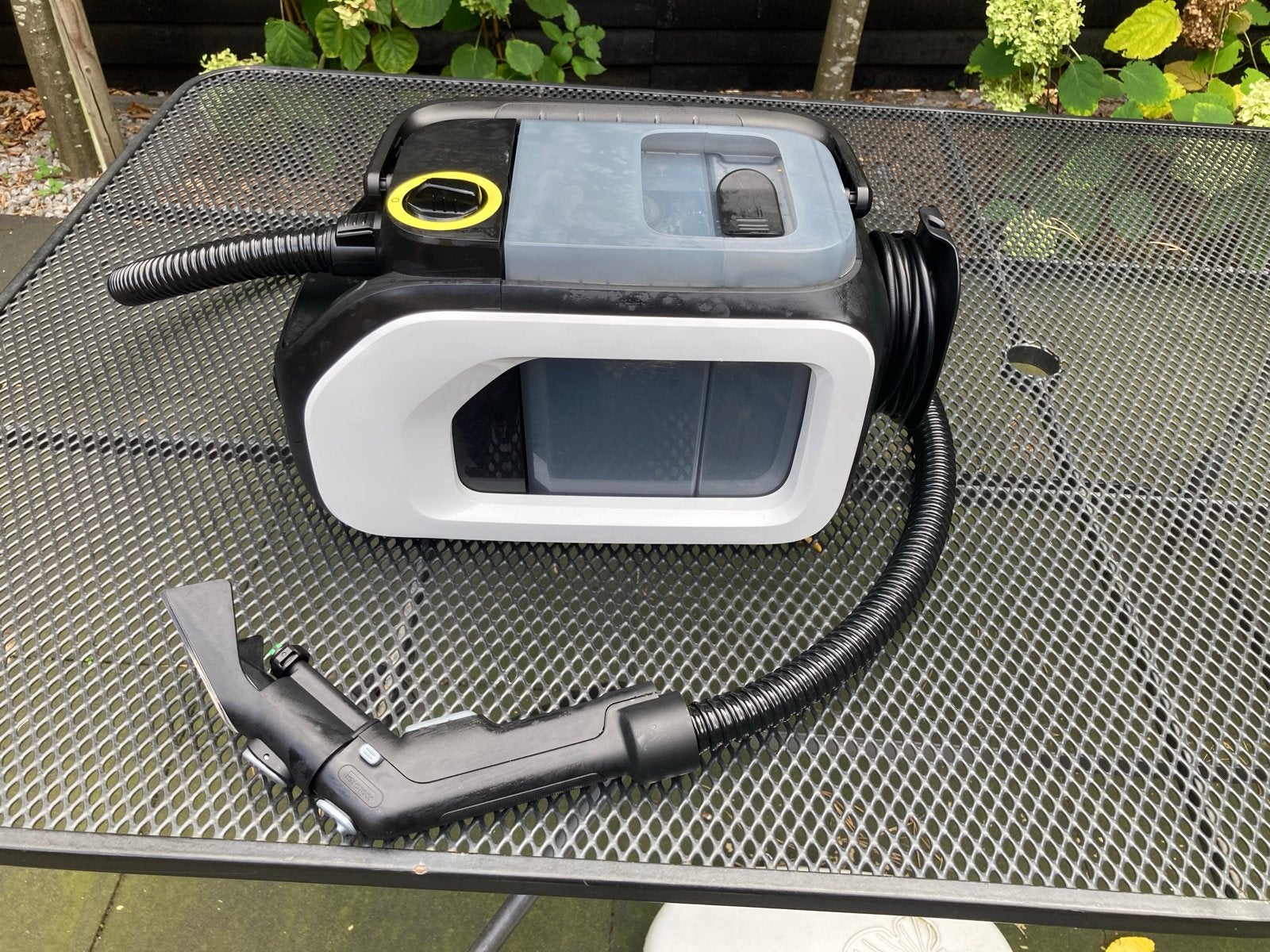 Kärcher Compact Tapijtreiniger / Waterstofzuiger, Doe-het-zelf en Verbouw, Ophalen, Zo goed als nieuw, Waterstofzuiger