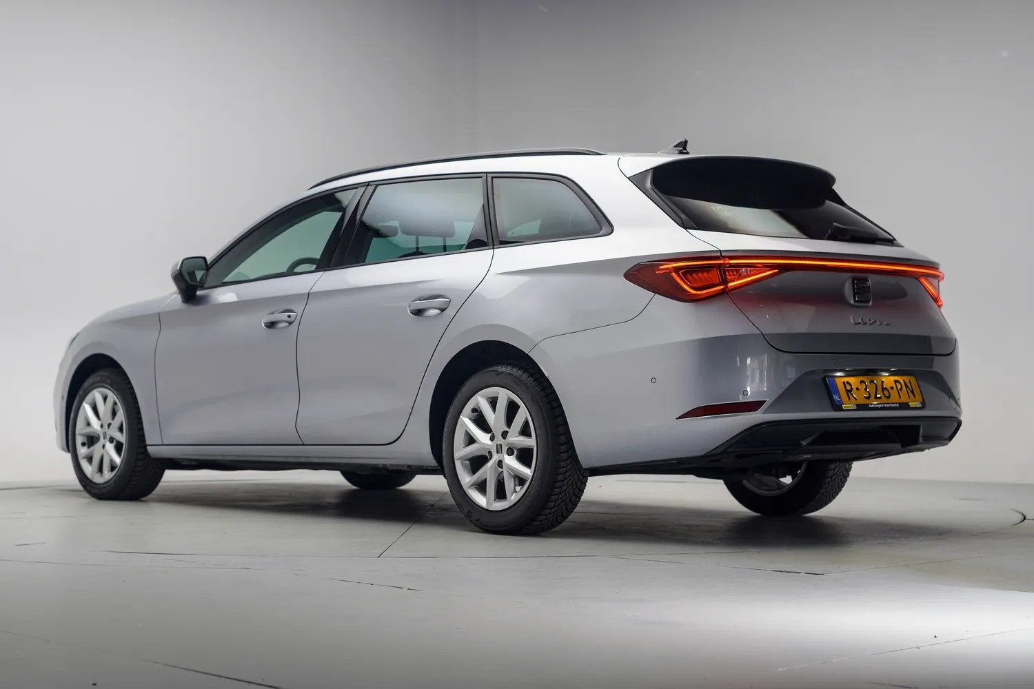SEAT Leon Sportstourer 1.0 TSI Style Business Intense [ Came, Auto's, Seat, Gebruikt, Leon, Origineel Nederlands, Handgeschakeld