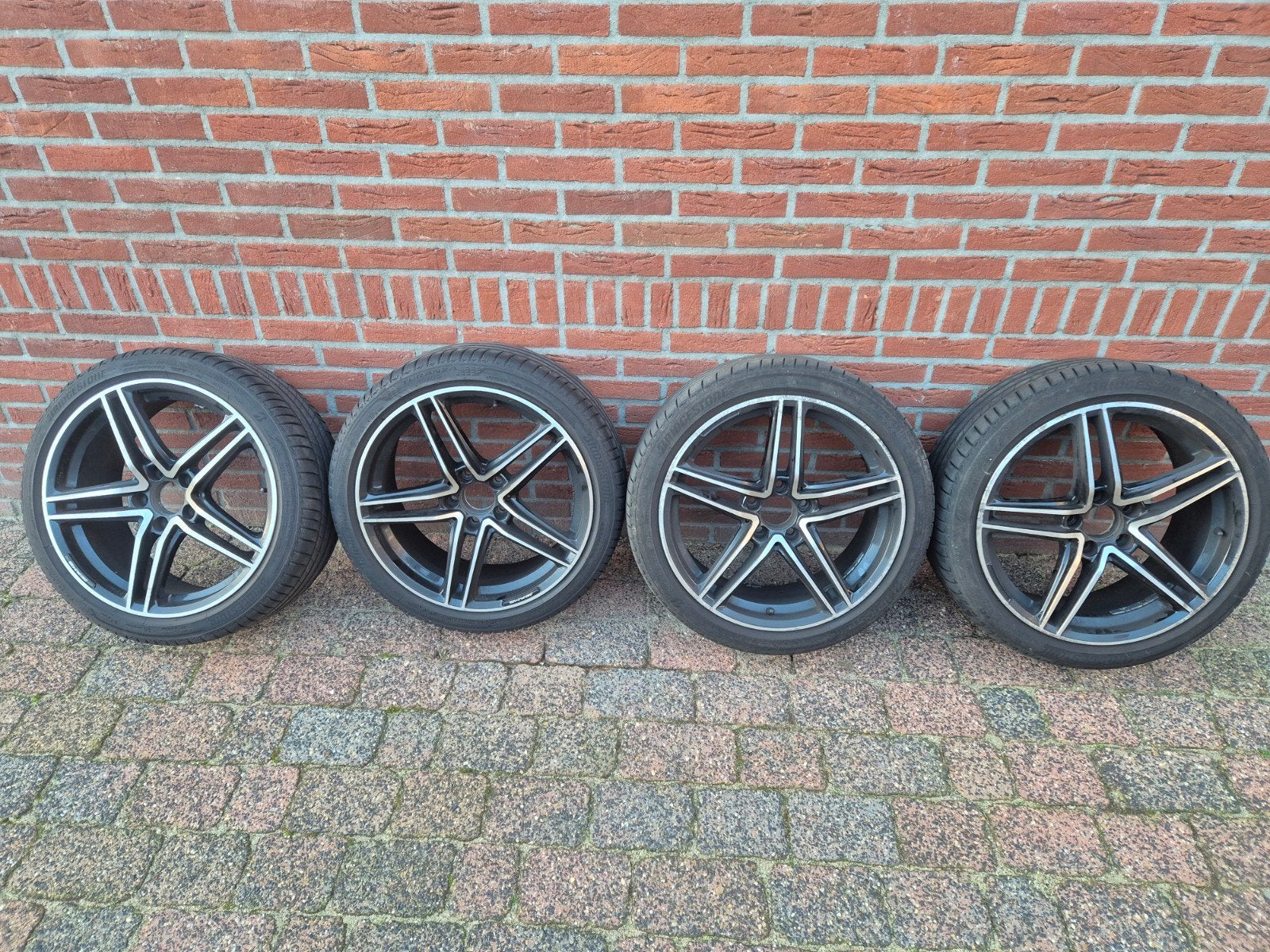 AMG velgen met Bridgestone Turanza T005 banden 225/40R18, Ophalen, 18 inch, Gebruikt, Banden en Velgen
