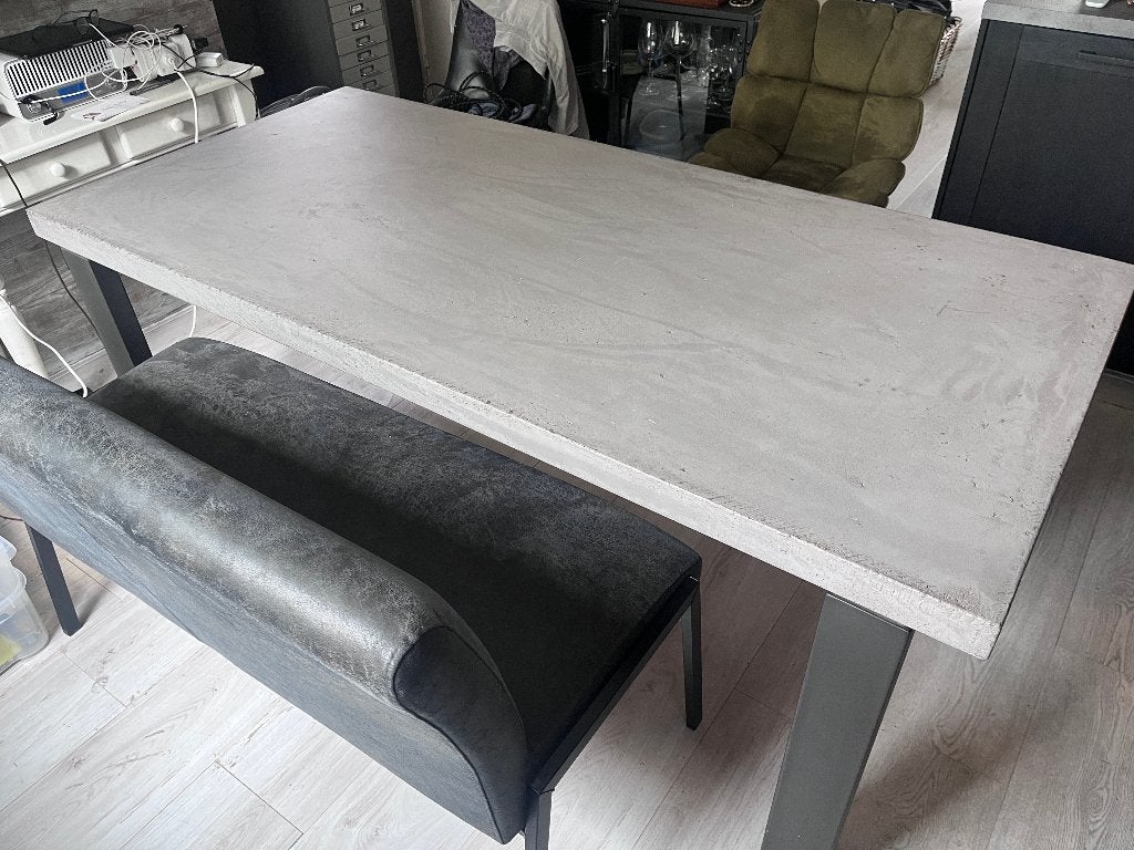 Eettafel in beton-look, 50 tot 100 cm, Zo goed als nieuw, Vijf personen of meer, 150 tot 200 cm