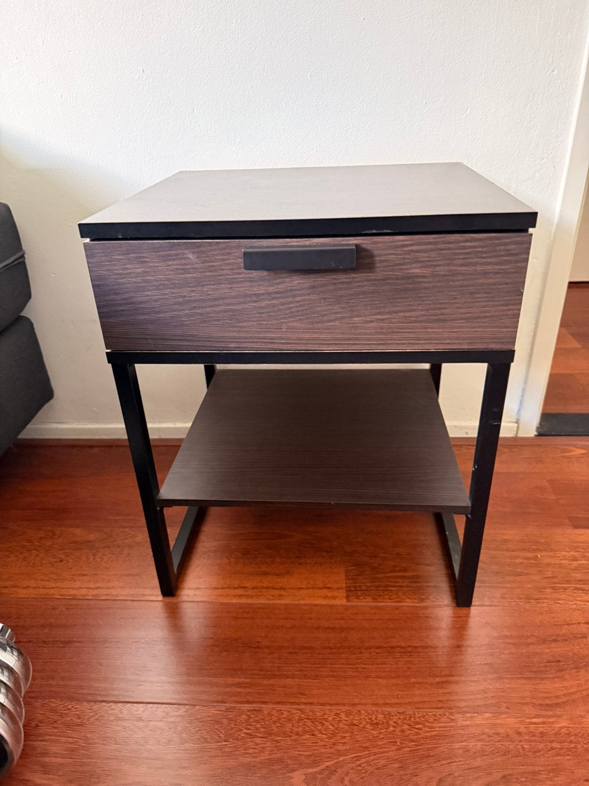 Nachtkastje met lade en plank, Huis en Inrichting, Slaapkamer | Nachtkastjes, Ophalen, Gebruikt, Minder dan 45 cm, Minder dan 55 cm