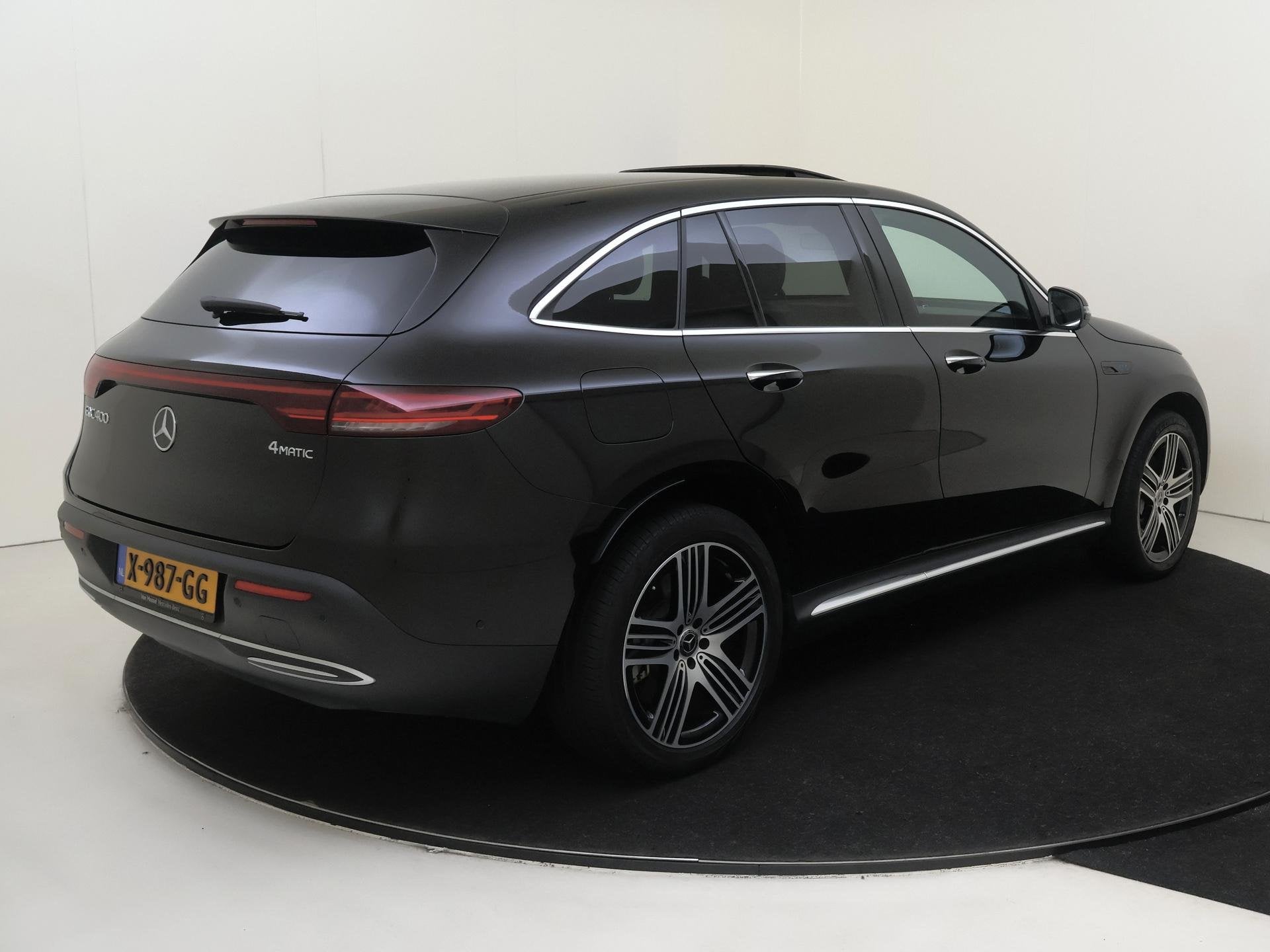 Mercedes-Benz EQC 400 4MATIC Luxury Line 80 kWh /Schuifdak /, Automaat, 80 kWh, Zwart, Vierwielaandrijving