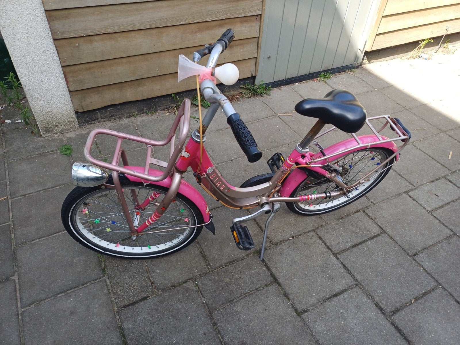 Roze kinderfiets 20 inch met mandje en bel, Fietsen en Brommers, Fietsen | Kinderfietsjes, Ophalen, Gebruikt, Star, Terugtraprem