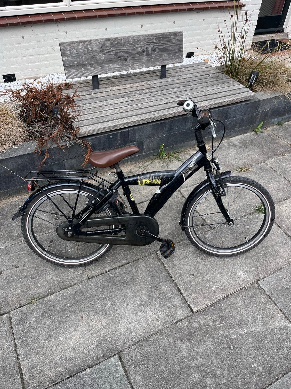 Zwarte kinderfiets met bruin zadel TEAB, Fietsen en Brommers, Fietsen | Kinderfietsjes, Ophalen, Gebruikt