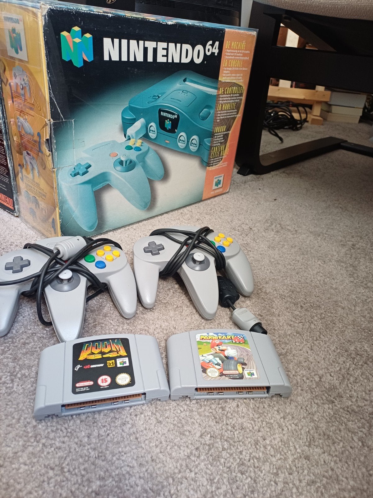Nintedo 64 in doos 3 controllers 3 games, Spelcomputers en Games, Spelcomputers | Nintendo 64, Ophalen of Verzenden, Zo goed als nieuw