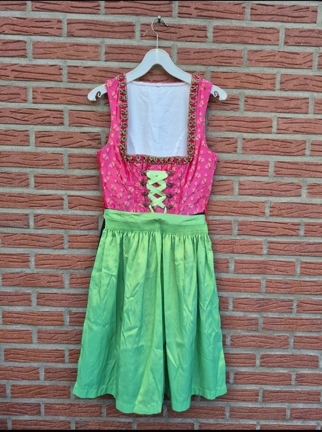 Traditionele Dirndl Jurk - Roze met Groene Details, Maat 38/40 (M), Ophalen of Verzenden, Overige thema's, Onbekend