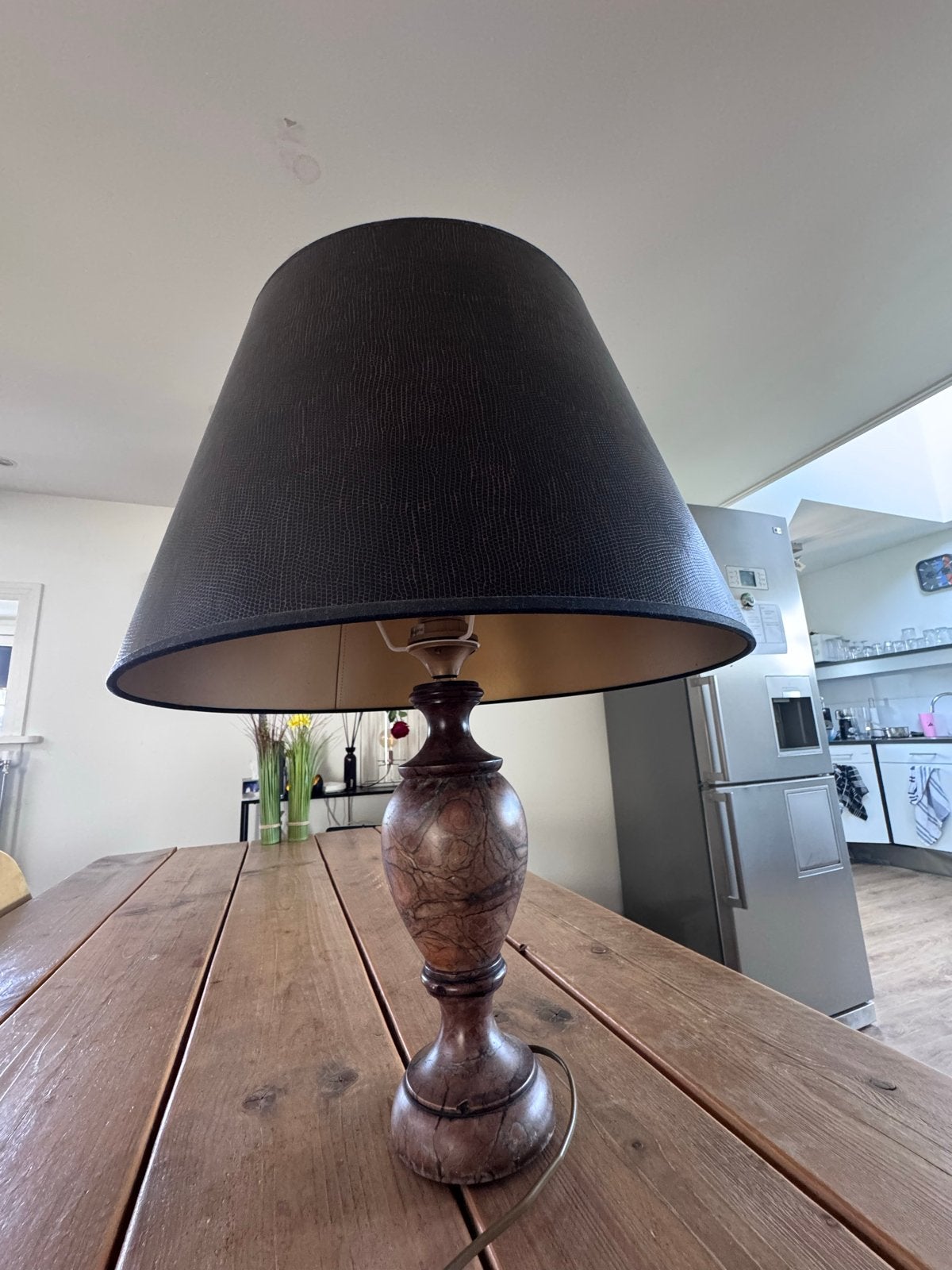 Vintage tafellamp met donkere kap, Ophalen, Gebruikt, Zwart, Hout
