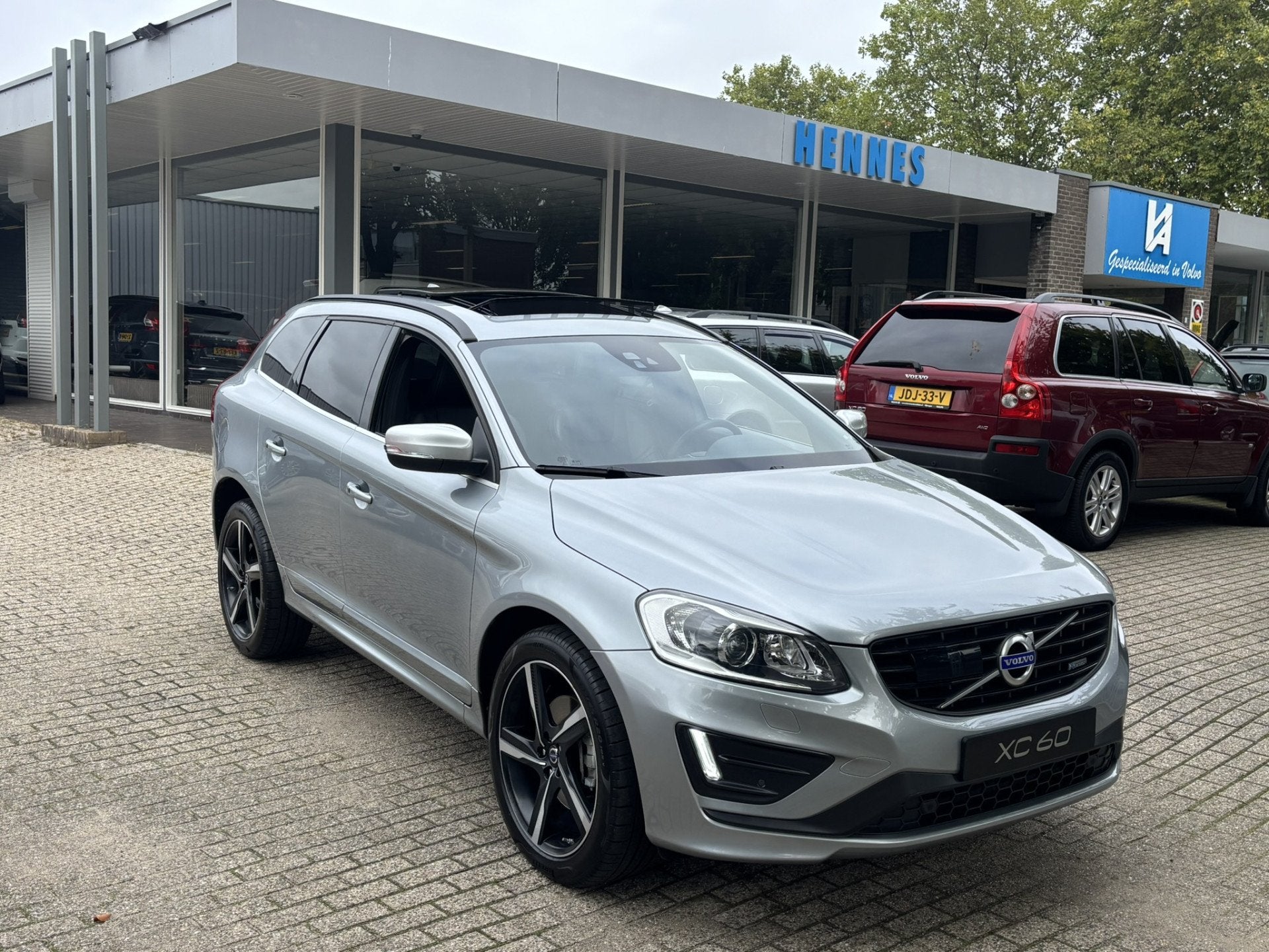Volvo XC60 3.0 T6 R-Design Pano ACC Keyless Family Harman Ka, Auto's, Automaat, Gebruikt, 1712 kg, Met garantie (alle)