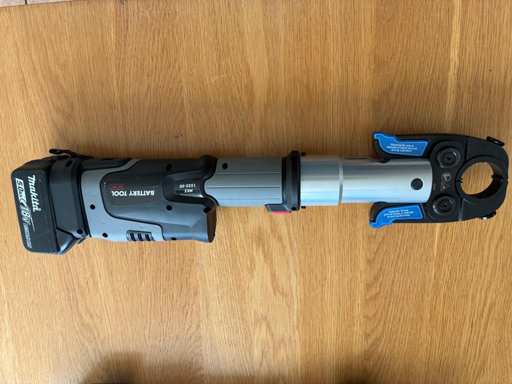 Makita persmachine met 2 accu's en lader in koffer, Ophalen of Verzenden, Gebruikt