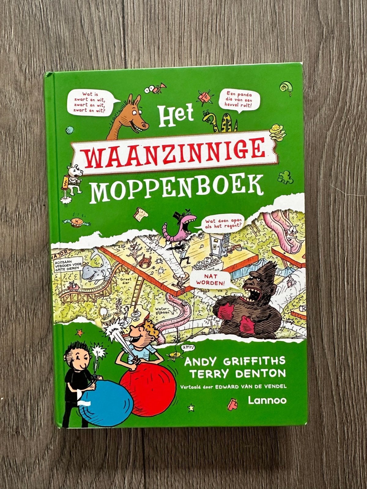 Het Waanzinnige Moppenboek - Andy Griffiths & Terry Denton, Ophalen of Verzenden, Gelezen, Moppen