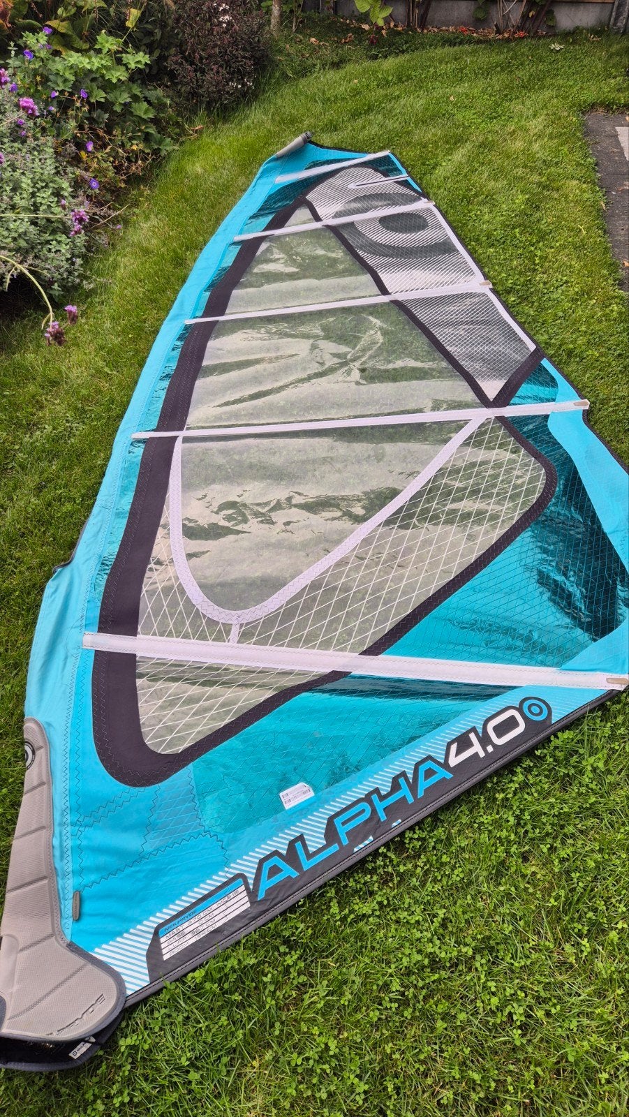 Neilpryde Alpha 4.0 met opberghoes, Watersport en Boten, 3.5 tot 5 m², Ophalen of Verzenden, Neilpryde, Zeil