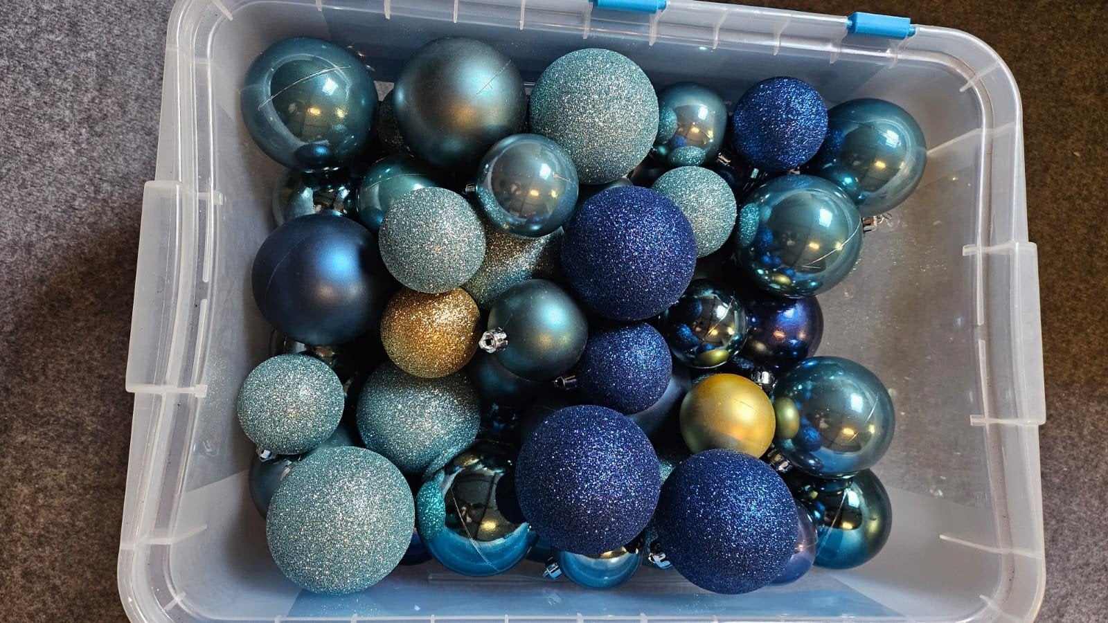 kerstballen, en wat decoratie, Ophalen
