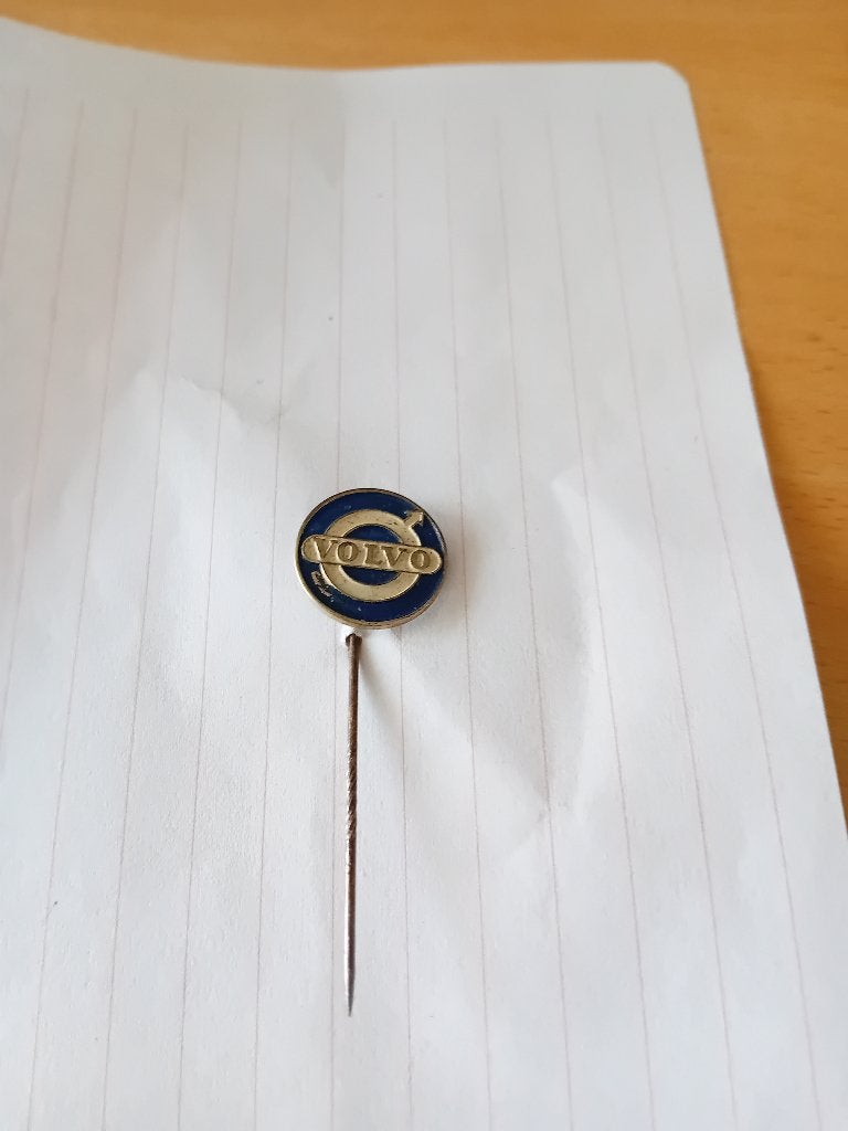 Pin - VOLVO, Verzamelen, Ophalen of Verzenden, Gebruikt, Merk, Speldje of Pin