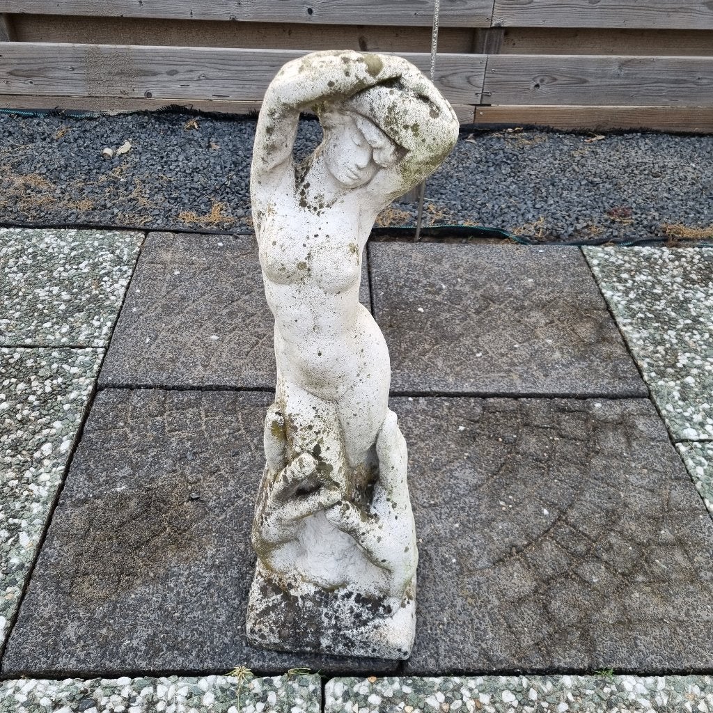 1 vrouw tuinbeeld, Tuin en Terras, Ophalen, Gebruikt, Beton