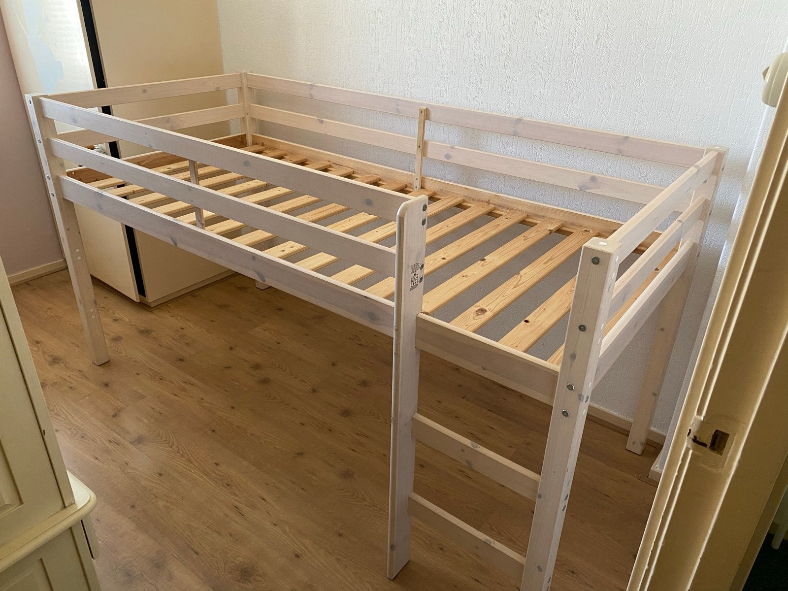 Halfhoogslaper Leenbakker - Ideaal voor kleine kamers, Huis en Inrichting, Slaapkamer | Bedden, Ophalen, Gebruikt, 90 cm, 200 cm