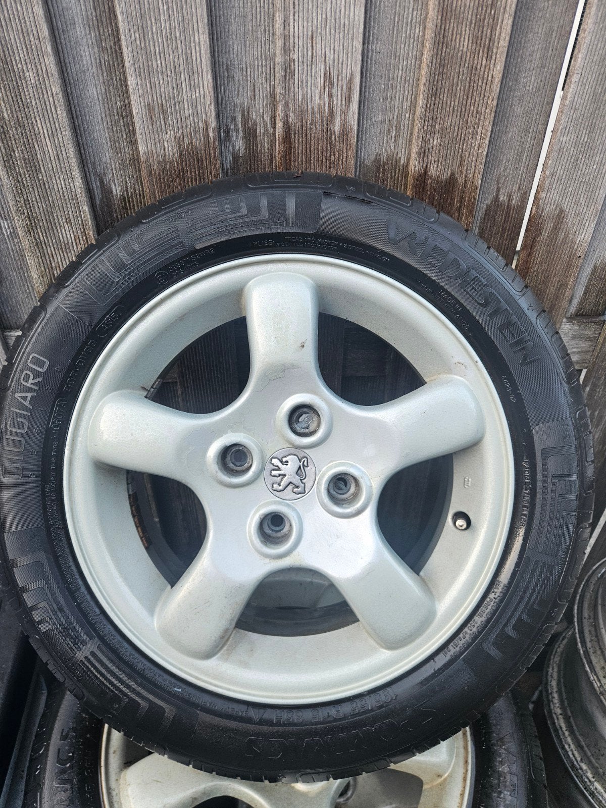 Peugeot 206 GTI velgen 4x 15 inch 2x goede band, Auto-onderdelen, Banden en Velgen, Gebruikt, 15 inch, Banden en Velgen, Ophalen of Verzenden