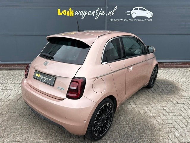 Fiat 500 e 3+1 Icon 42 kWh *camera *17" *stoelv. *15.000 km, Auto's, Fiat, Gebruikt, Overige kleuren, 4 stoelen, 25 min