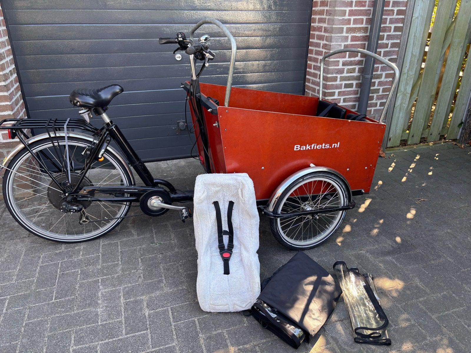 Bakfiets met kap, babyzitje en leren zittingen, Ophalen, Gebruikt, 4 kinderen of meer, Huif