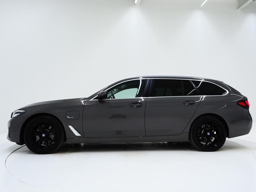 BMW 5 Serie Touring 520e | LED Grille | Keyless | Leder | Sf, Automaat, 1998 cc, Achterwielaandrijving, Gebruikt