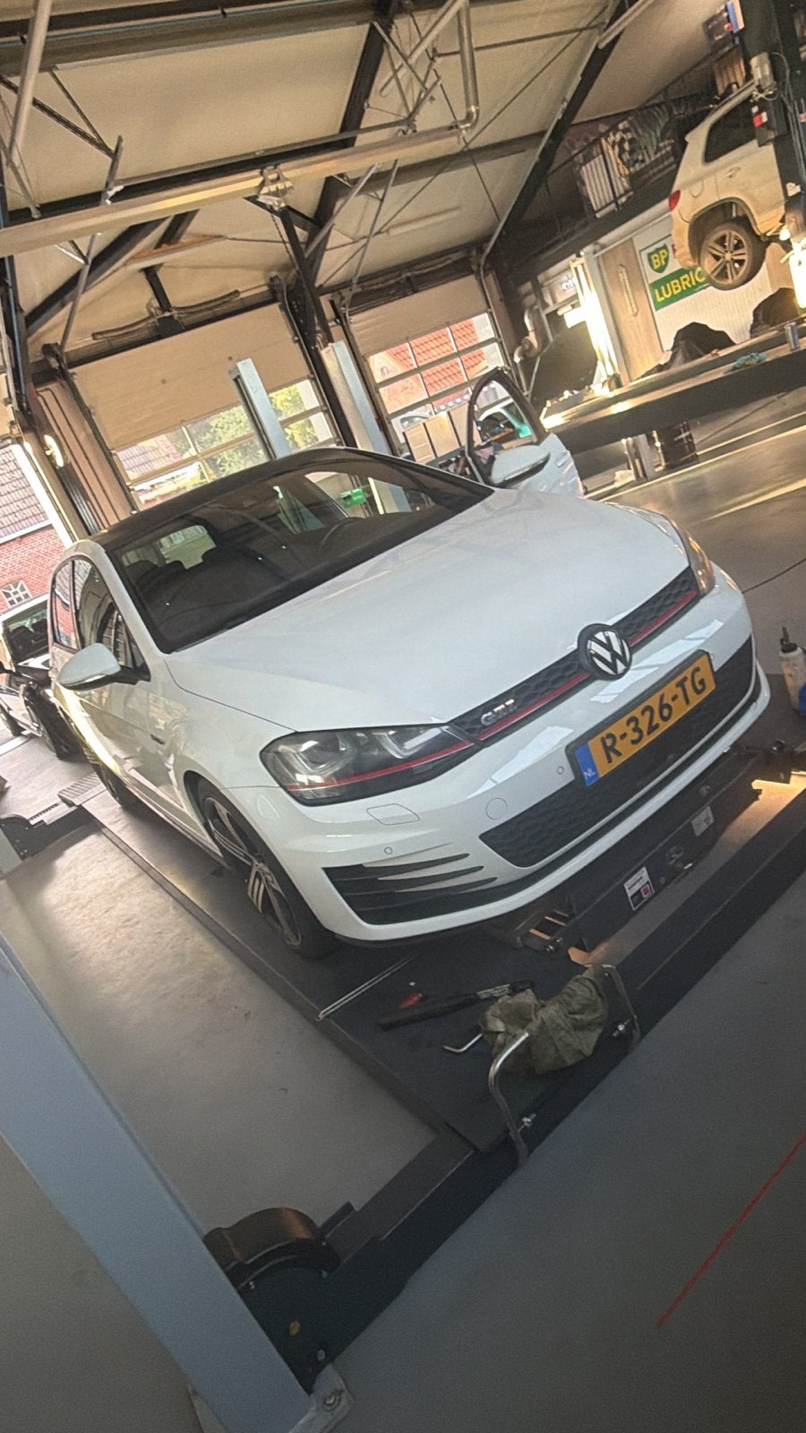 Volkswagen Golf  2.0 TSI 169KW 5D DSG 2014 Wit, 4 cilinders, 1984 cc, Wit, 1324 kg