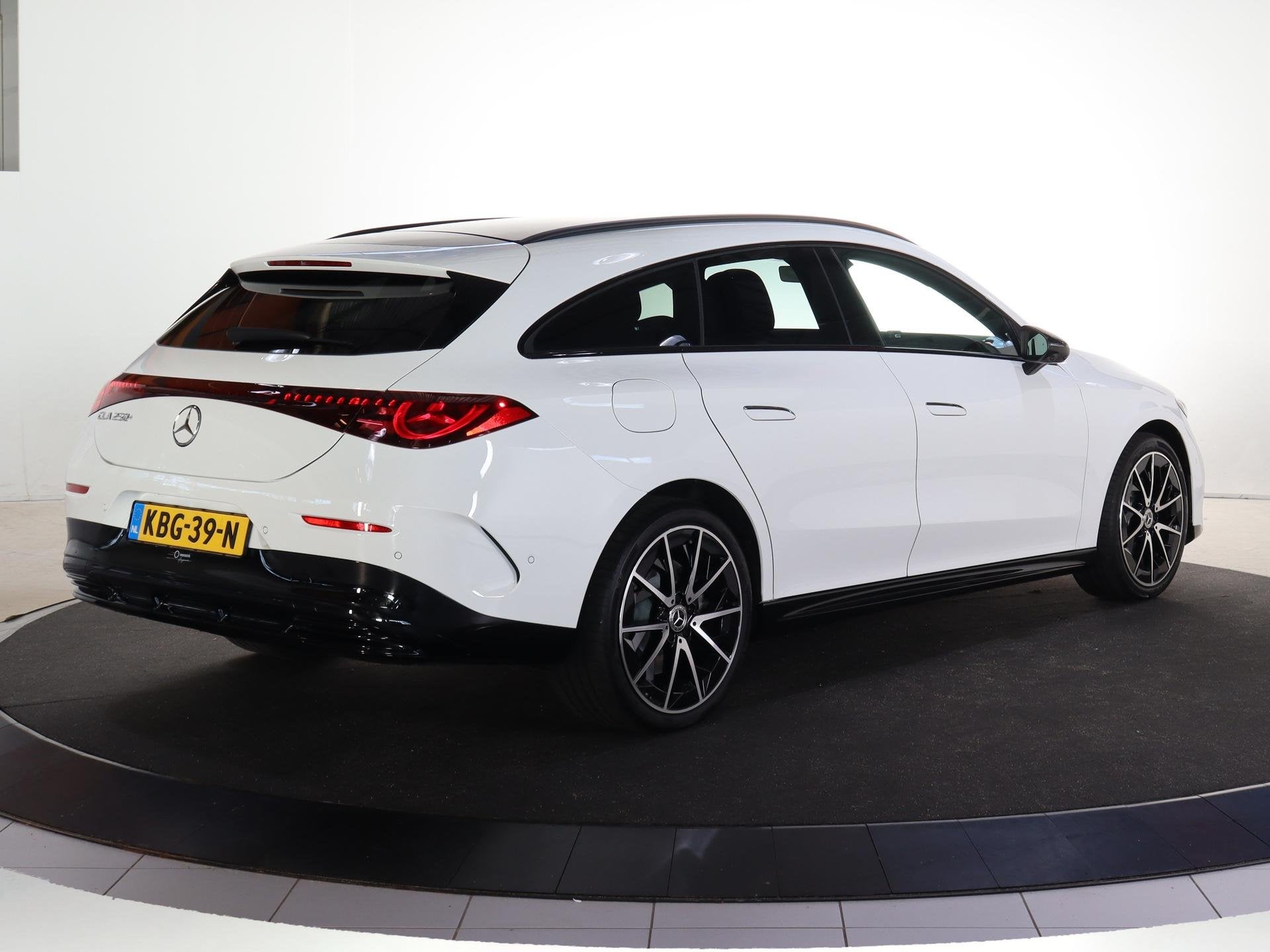 Mercedes-Benz CLA-Klasse Shooting Brake 250+ Business Soluti, Auto's, CLA, Achterwielaandrijving, Zwart, Wit