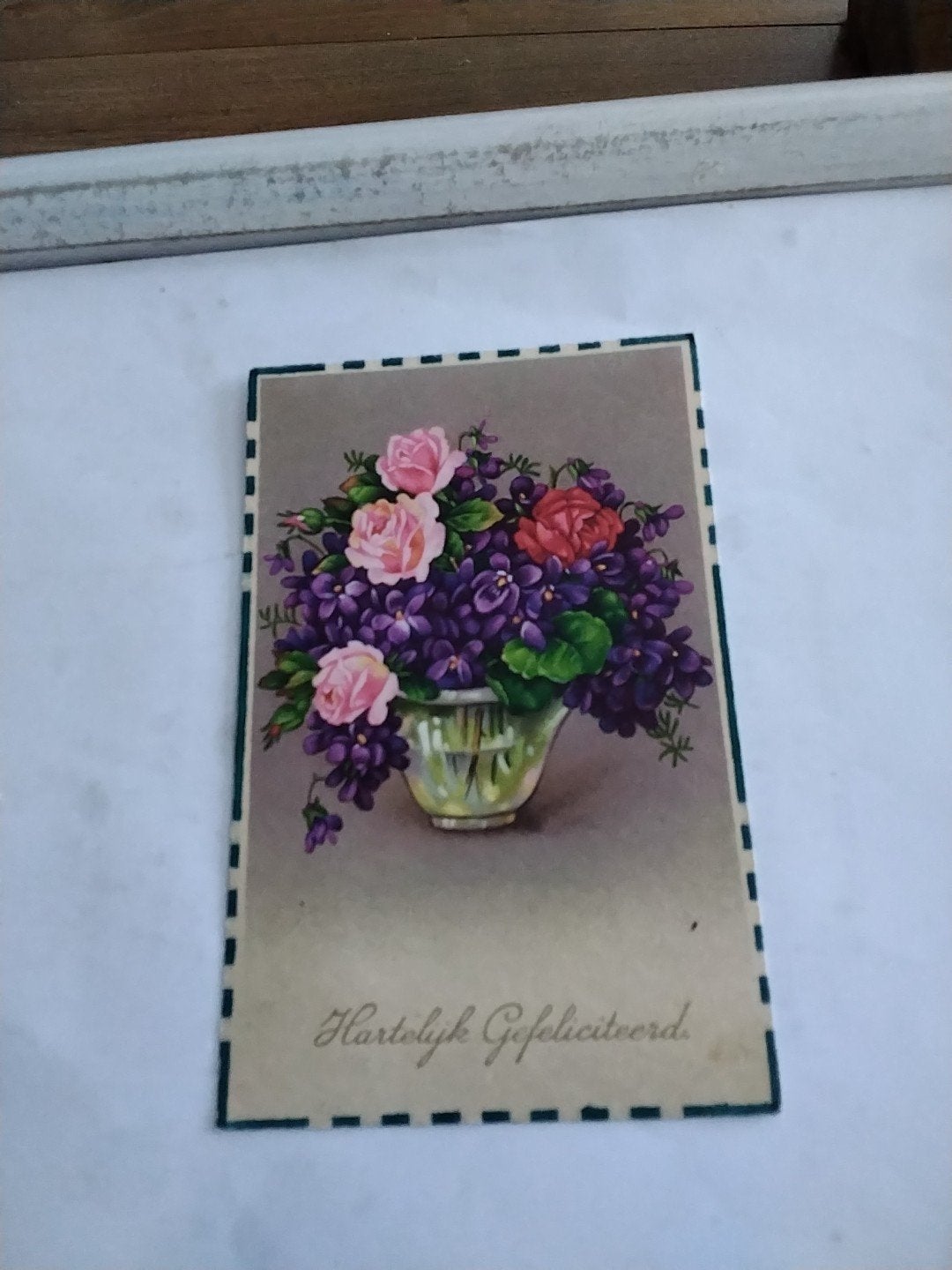 Oude ansichtkaart 'Hartelijk Gefeliciteerd' met bloemen, Ophalen of Verzenden