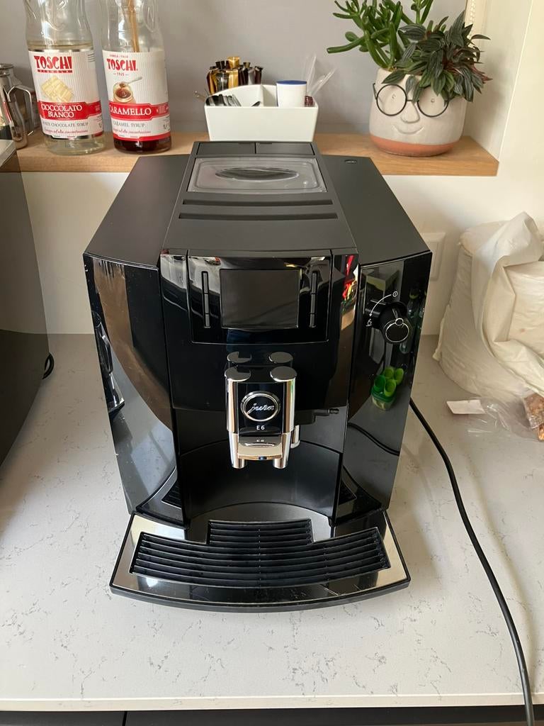 Gezocht defecte onderhoudsbehoevende Jura koffiemachines!!!, Ophalen of Verzenden, Zo goed als nieuw, Koffiemachine