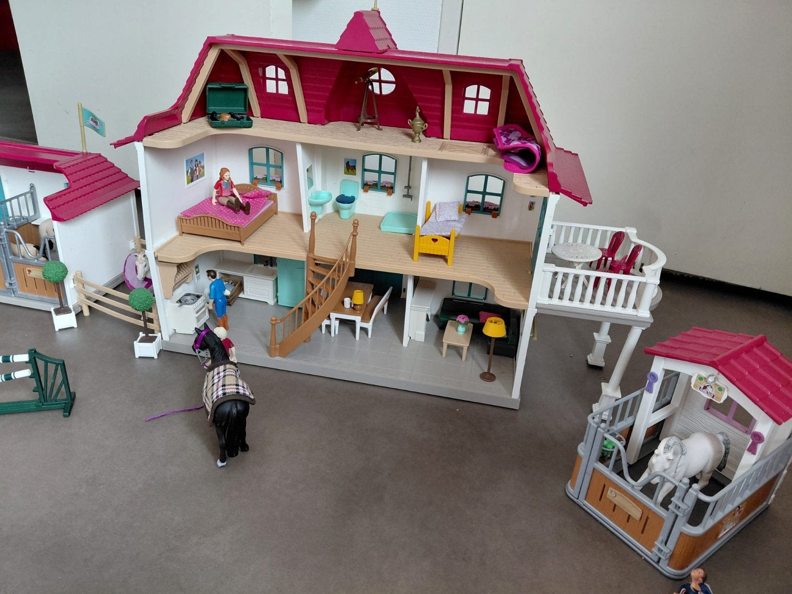 Schleich Paardenstal en Groot Huis met veel accessoires, Kinderen en Baby's, Speelgoed | Overig, Ophalen, Gebruikt, Jongen of Meisje