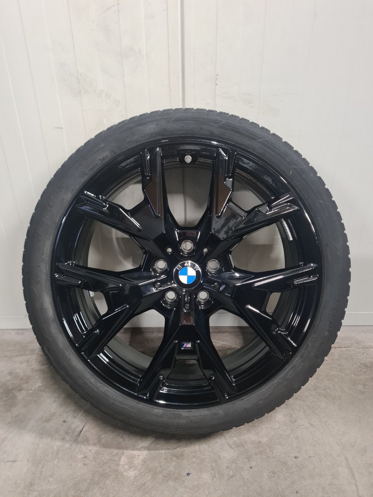 19' BMW 1 2 Serie F70 F74 Styling 976M met winterbanden 8mm, 19 inch, Banden en Velgen, Personenwagen, 195 mm